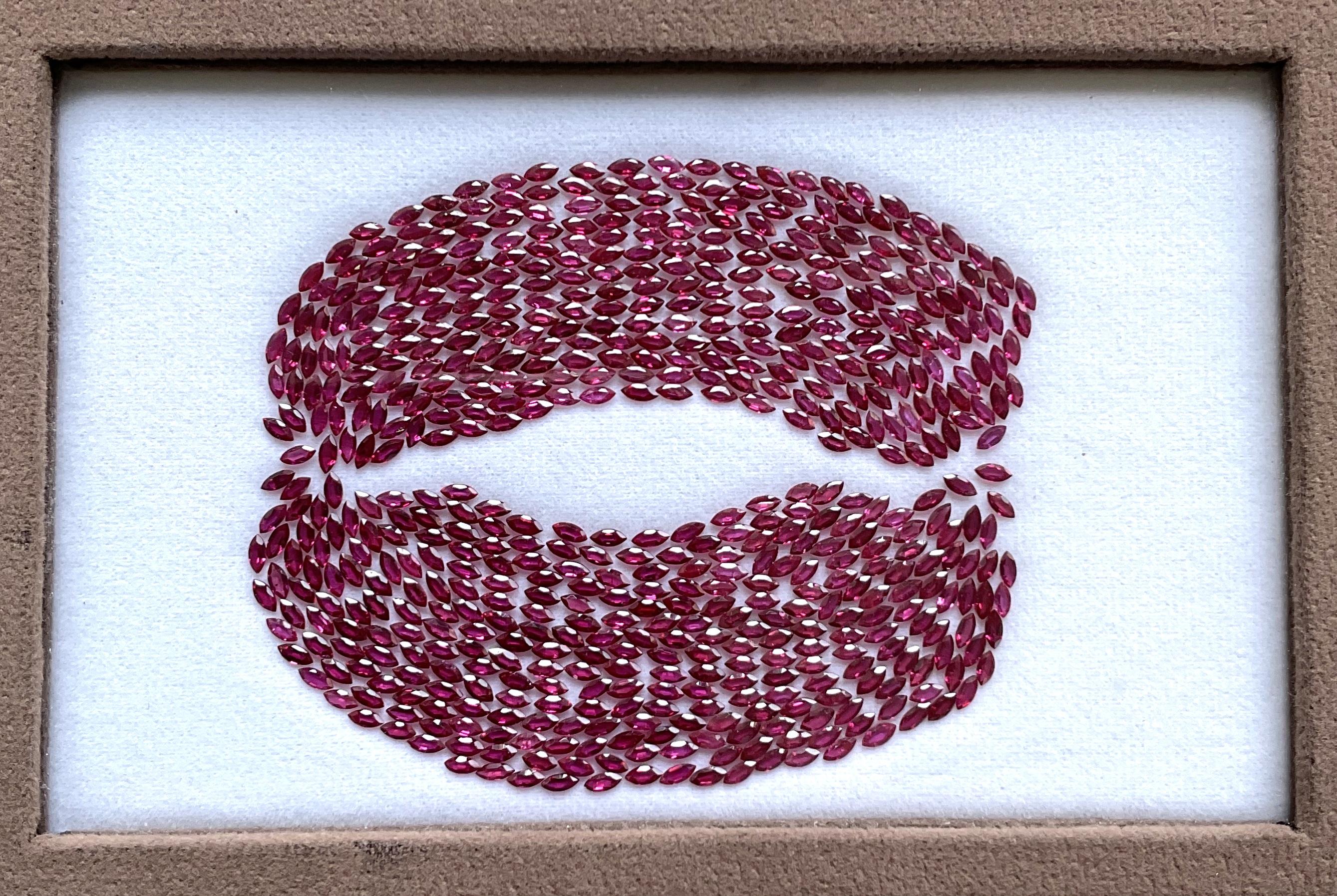 43,45 Carati NO HEAT Ruby Mozambique Cut Stone Marquise Fine Quality Natural   

Peso: 43,65 Carati
Dimensioni: 4x2 MM
Forma: pietra con taglio a marquise