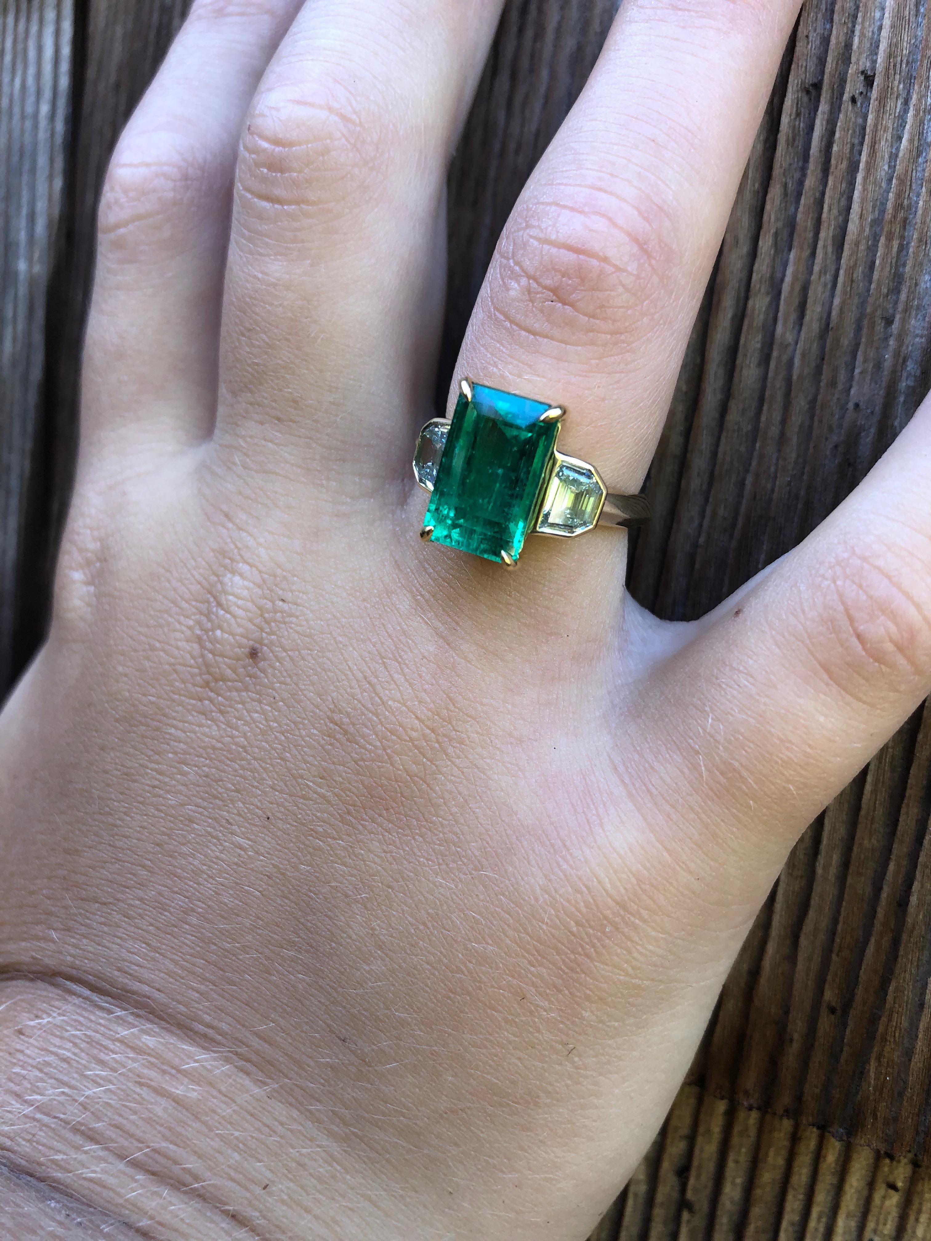 4.35 Carat Colombian Muzo Emerald and Diamond Engagement Ring In New Condition In Berkeley, CA
