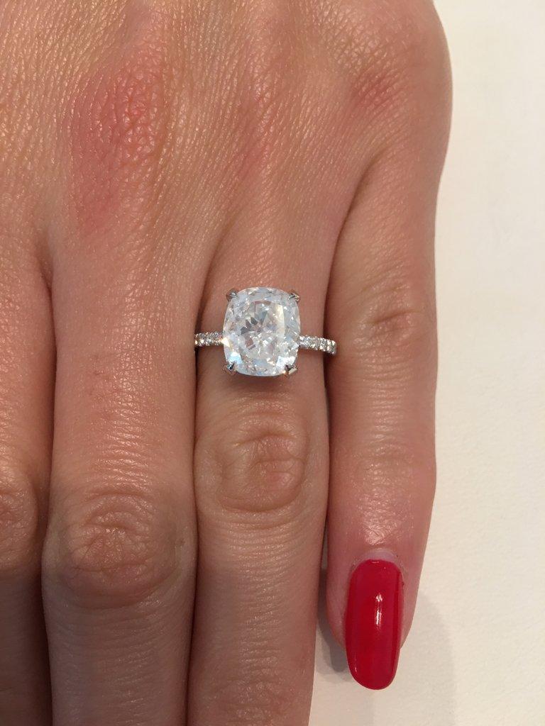 Women's 4.35 Carat Cushion Cut Diamond Engagement Ring on 18 Karat White Gold For Sale