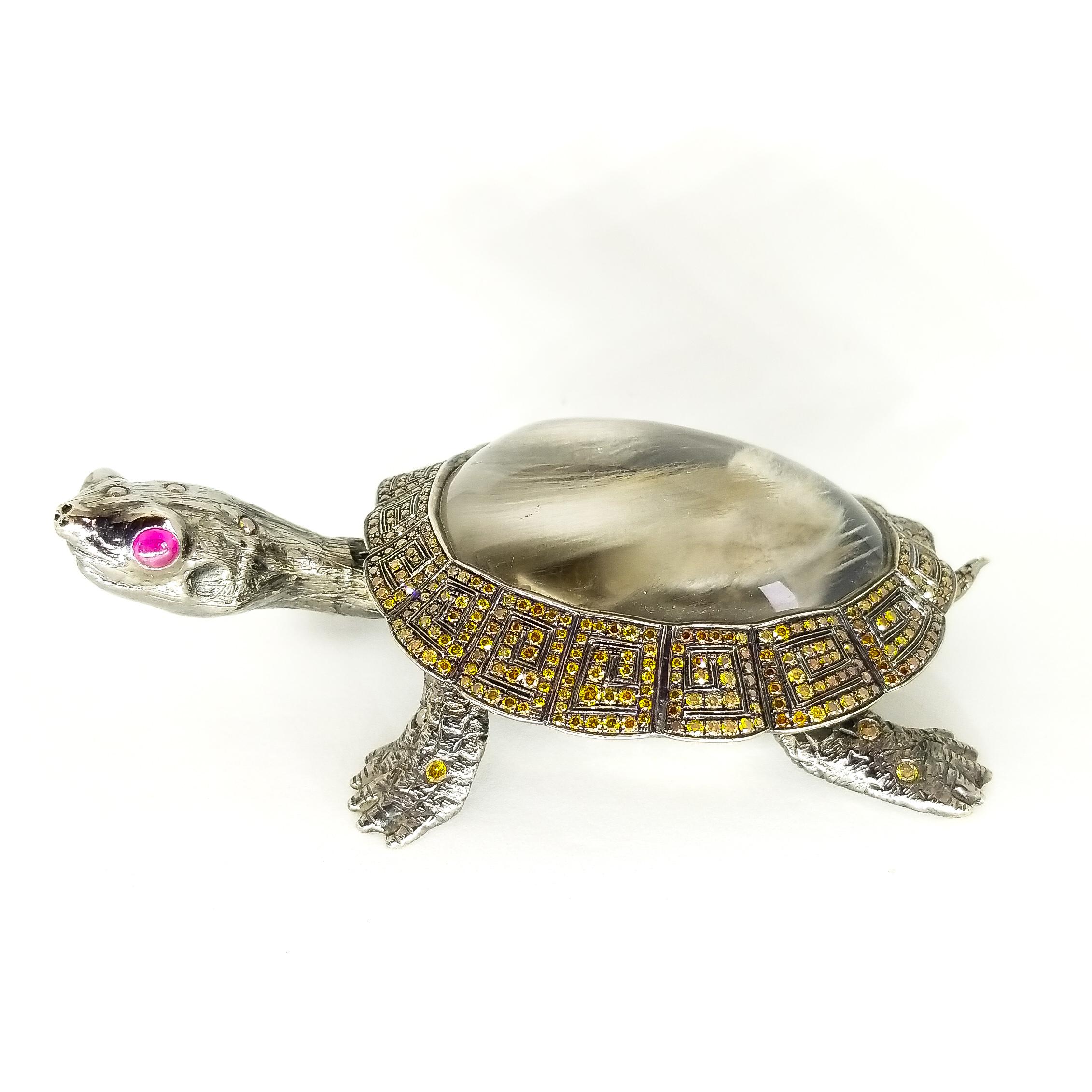 Figurita de tortuga dorada de tamaño natural de 4,35 quilates de diamante de fantasía macizo de 18 quilates en venta 11