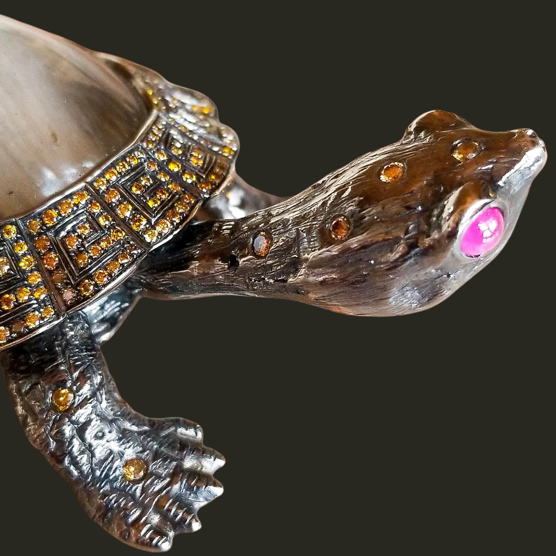 Figurita de tortuga dorada de tamaño natural de 4,35 quilates de diamante de fantasía macizo de 18 quilates en Nuevo estado para la venta en Lambertville , NJ