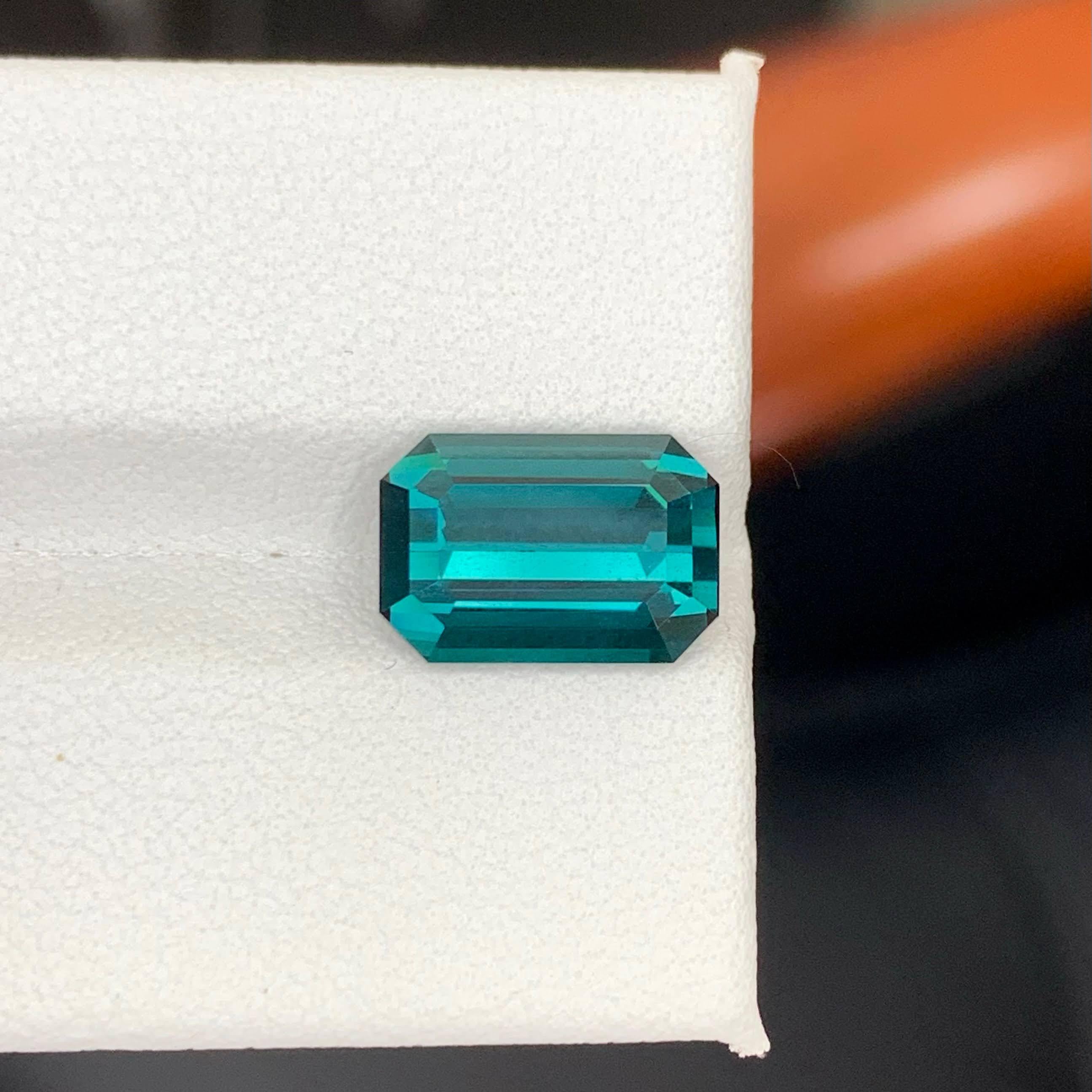 Gewicht 4,35 Karat 
Abmessungen 11,4x7,8x5,6 mm
Behandlung Keine 
Herkunft Afghanistan 
Klarheit Loup Clean 
Form Schliff Smaragd 




Dieser 4,35 Karat schwere, natürliche, lose blaue Turmalin besticht durch seinen ozeanblauen Farbton und seine