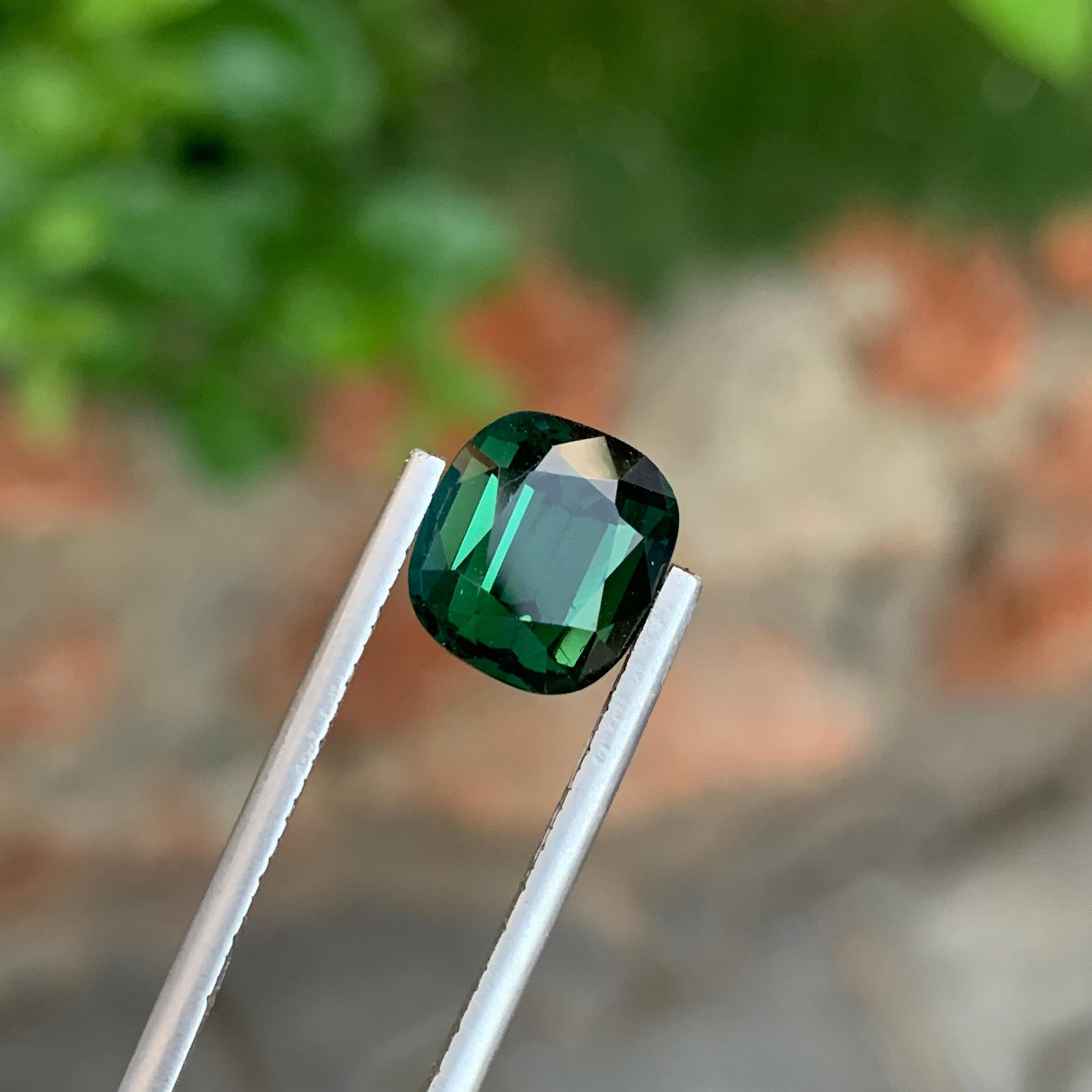 Tourmaline verte foncée naturelle non sertie de 4,35 carats en forme de coussin pour bijoux en vente 4