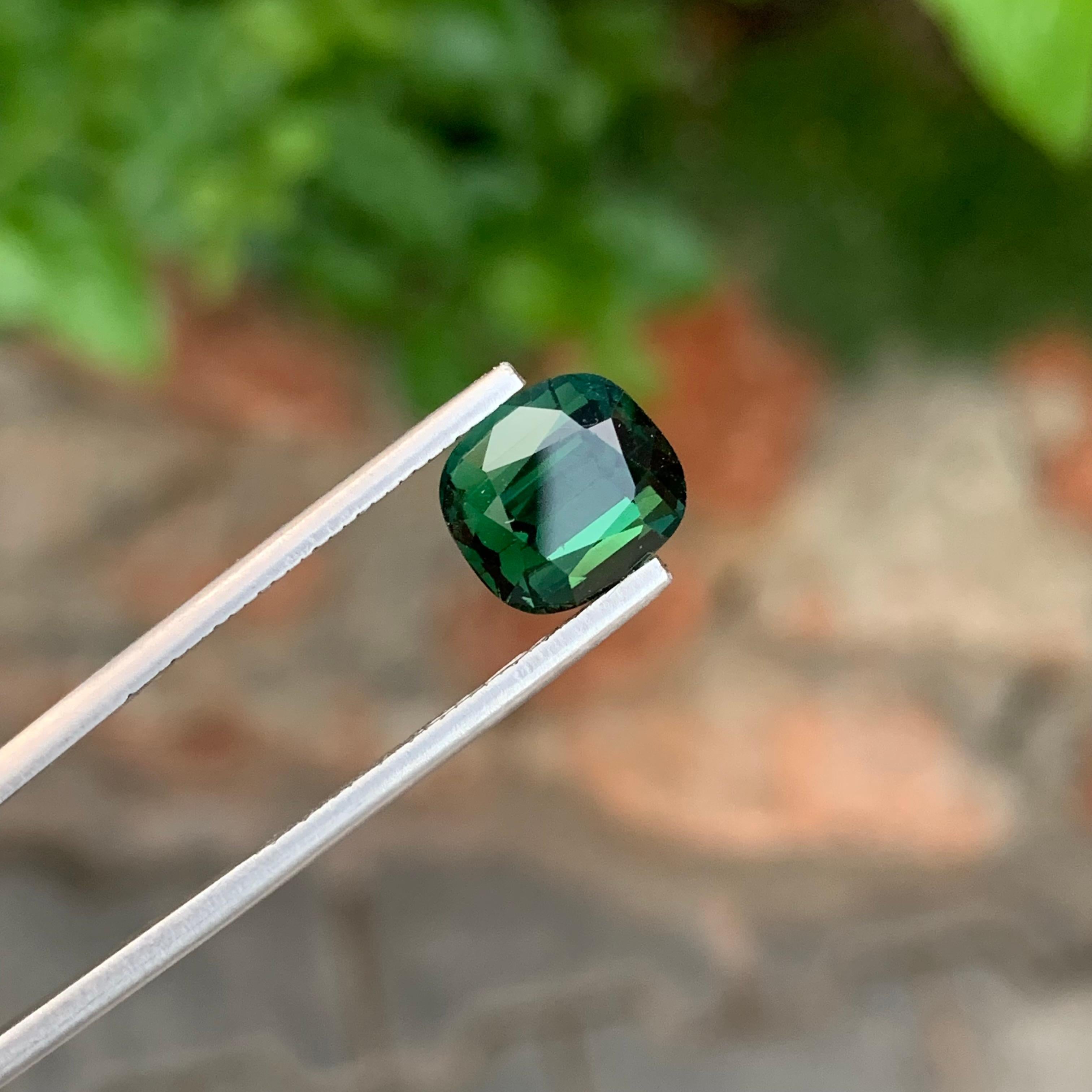 Arts and Crafts Tourmaline verte foncée naturelle non sertie de 4,35 carats en forme de coussin pour bijoux en vente