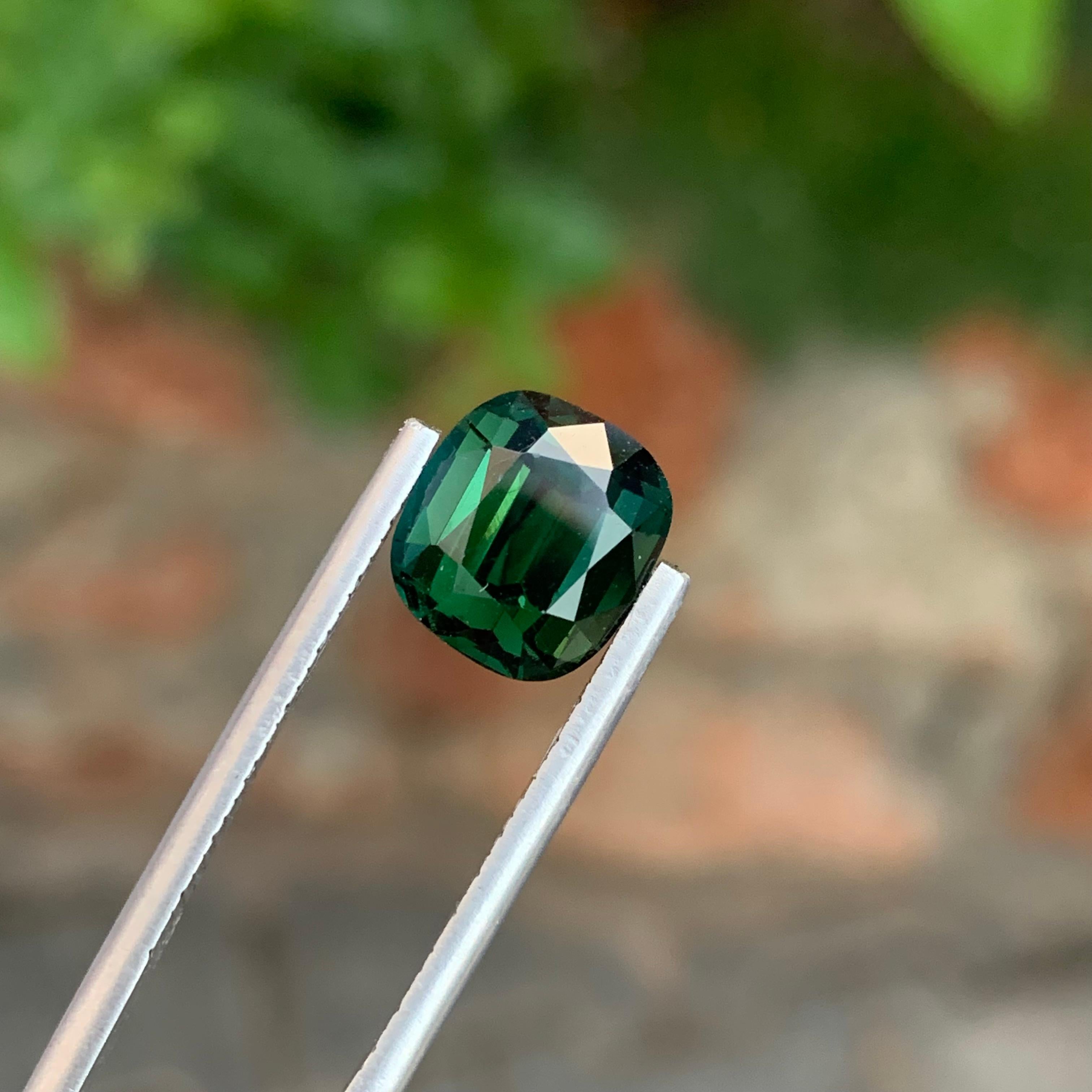 Tourmaline verte foncée naturelle non sertie de 4,35 carats en forme de coussin pour bijoux Neuf - En vente à Peshawar, PK