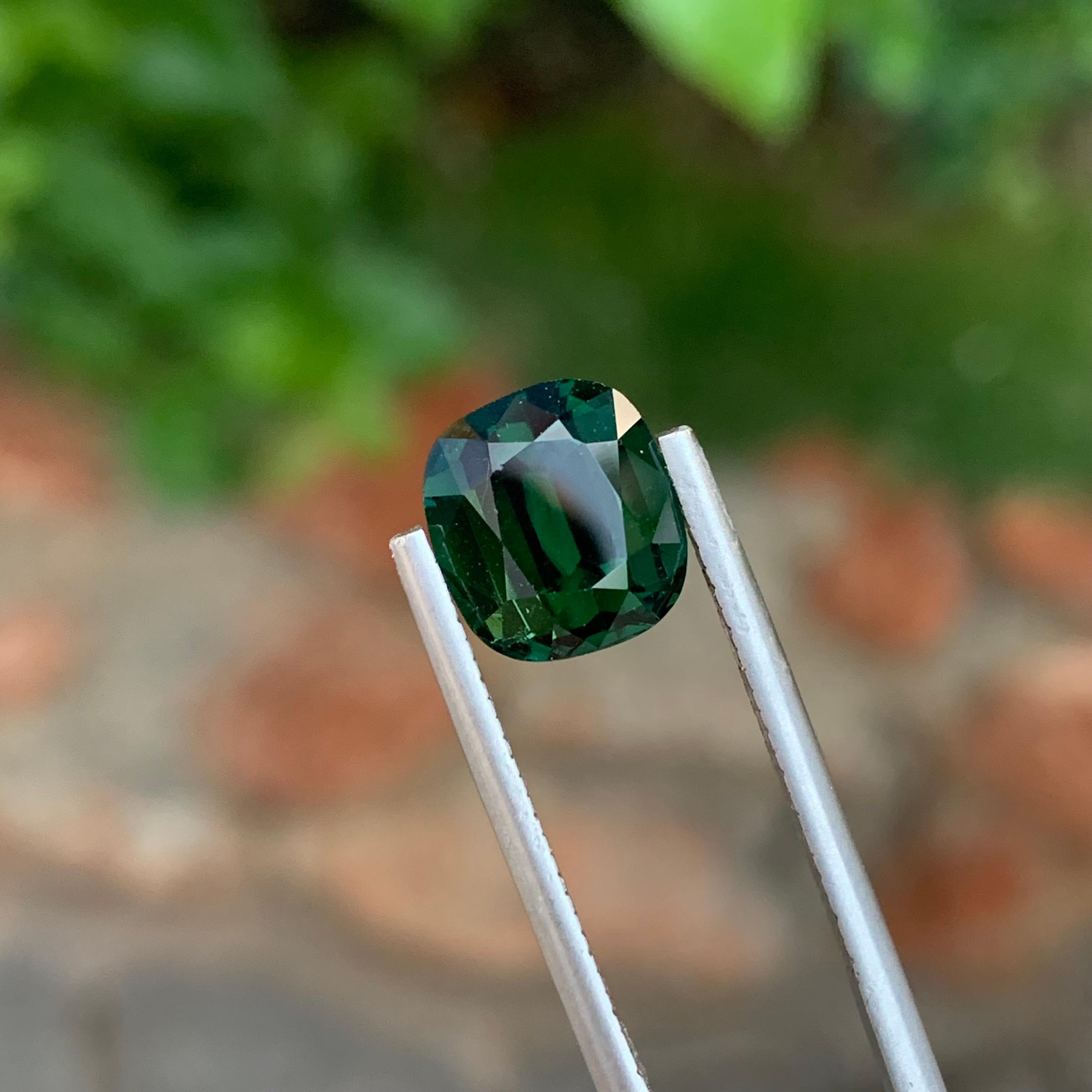 Tourmaline verte foncée naturelle non sertie de 4,35 carats en forme de coussin pour bijoux en vente 2