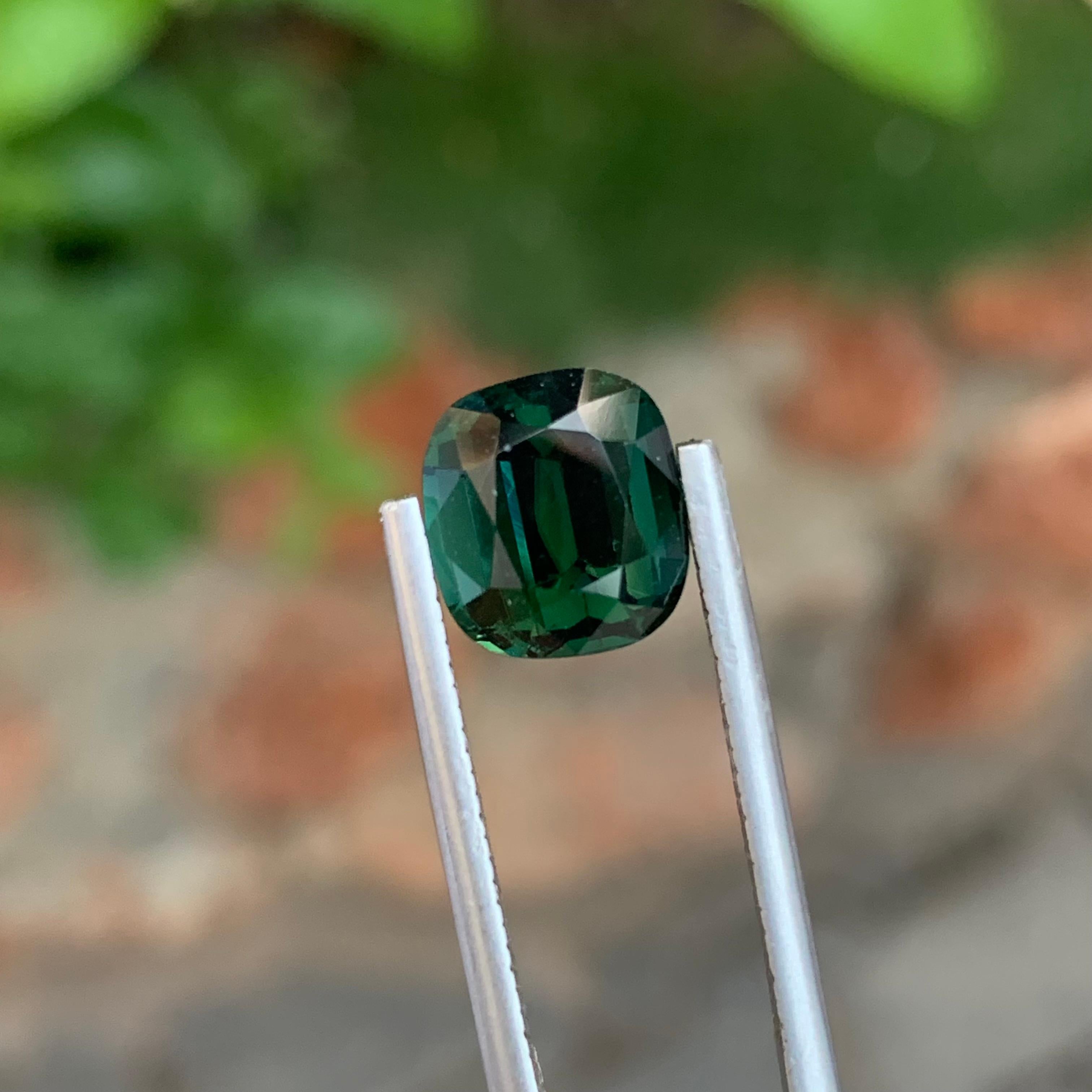 Tourmaline verte foncée naturelle non sertie de 4,35 carats en forme de coussin pour bijoux en vente 3