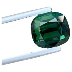 Tourmaline verte foncée naturelle non sertie de 4,35 carats en forme de coussin pour bijoux
