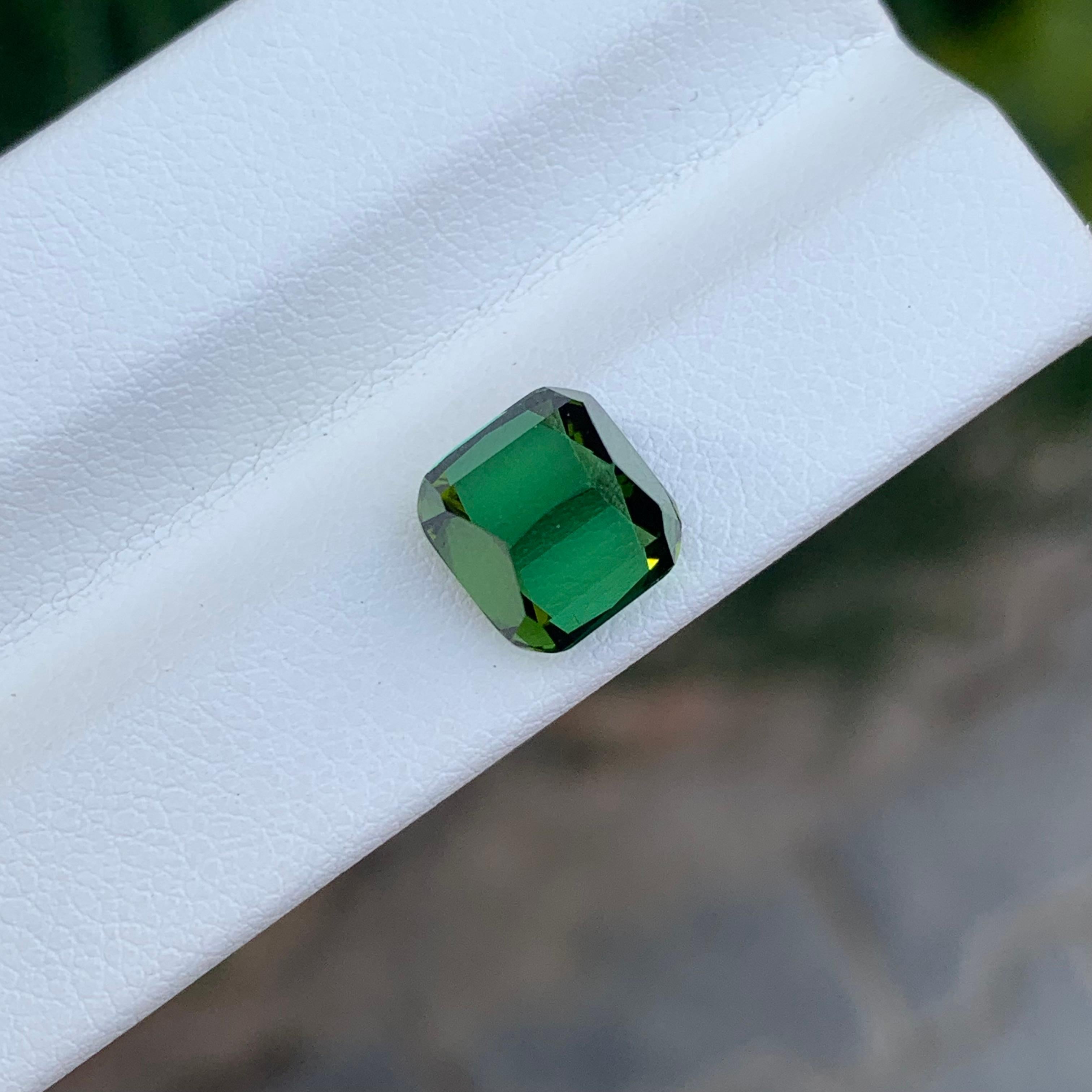 Gema natural suelta de turmalina verde de 4.35 quilates en forma de cojín en venta 4
