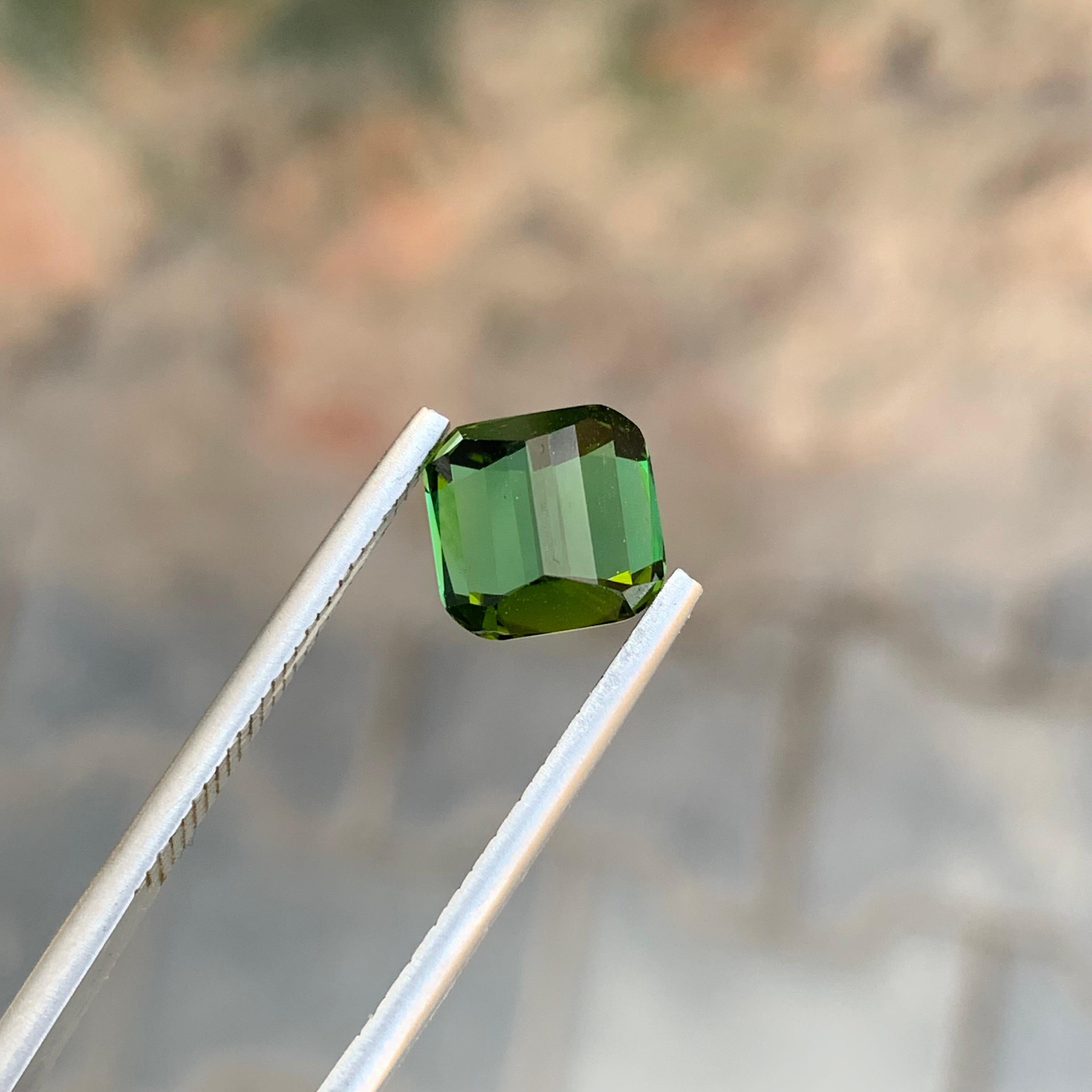 Gema natural suelta de turmalina verde de 4.35 quilates en forma de cojín en venta 6