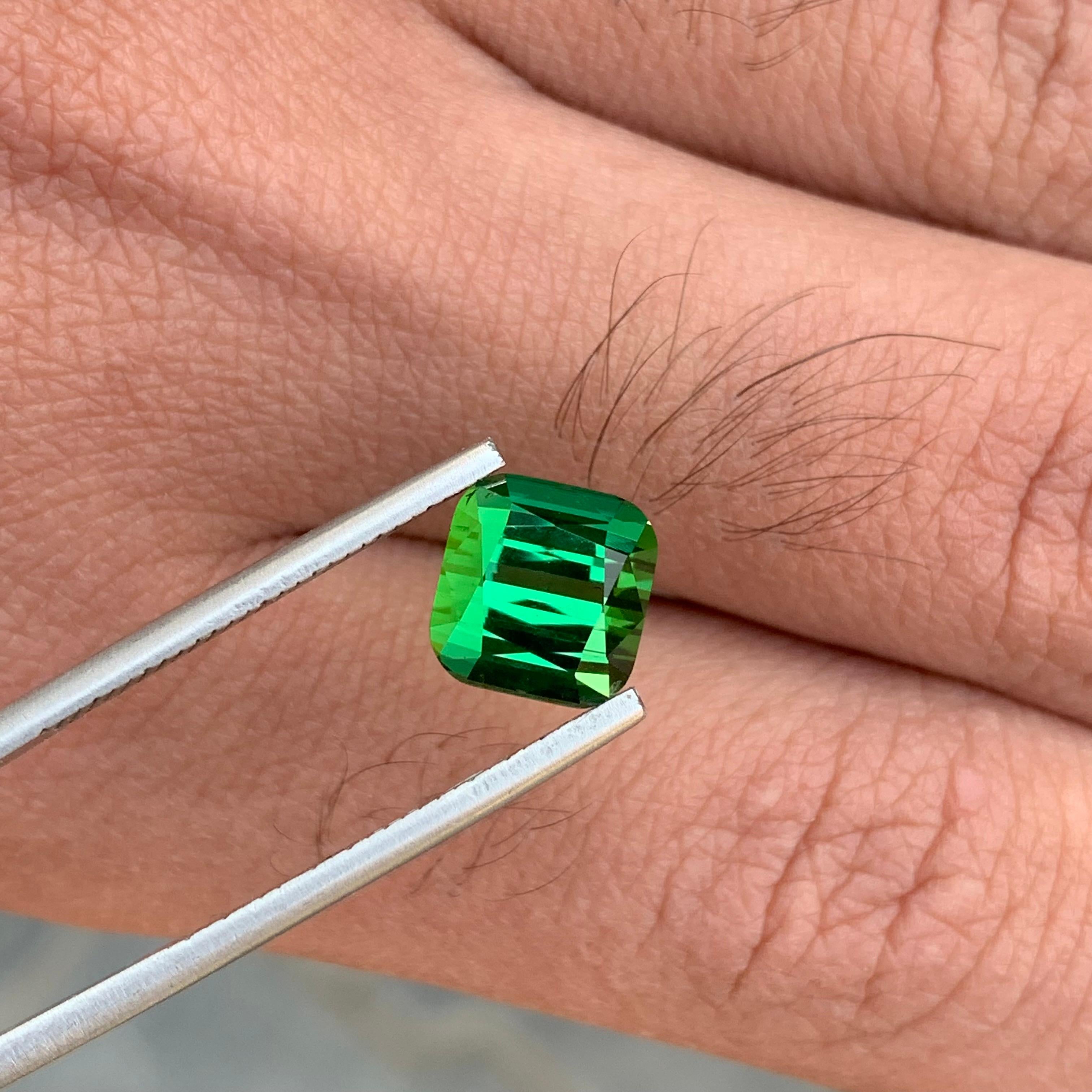 Gema natural suelta de turmalina verde de 4.35 quilates en forma de cojín en venta 7