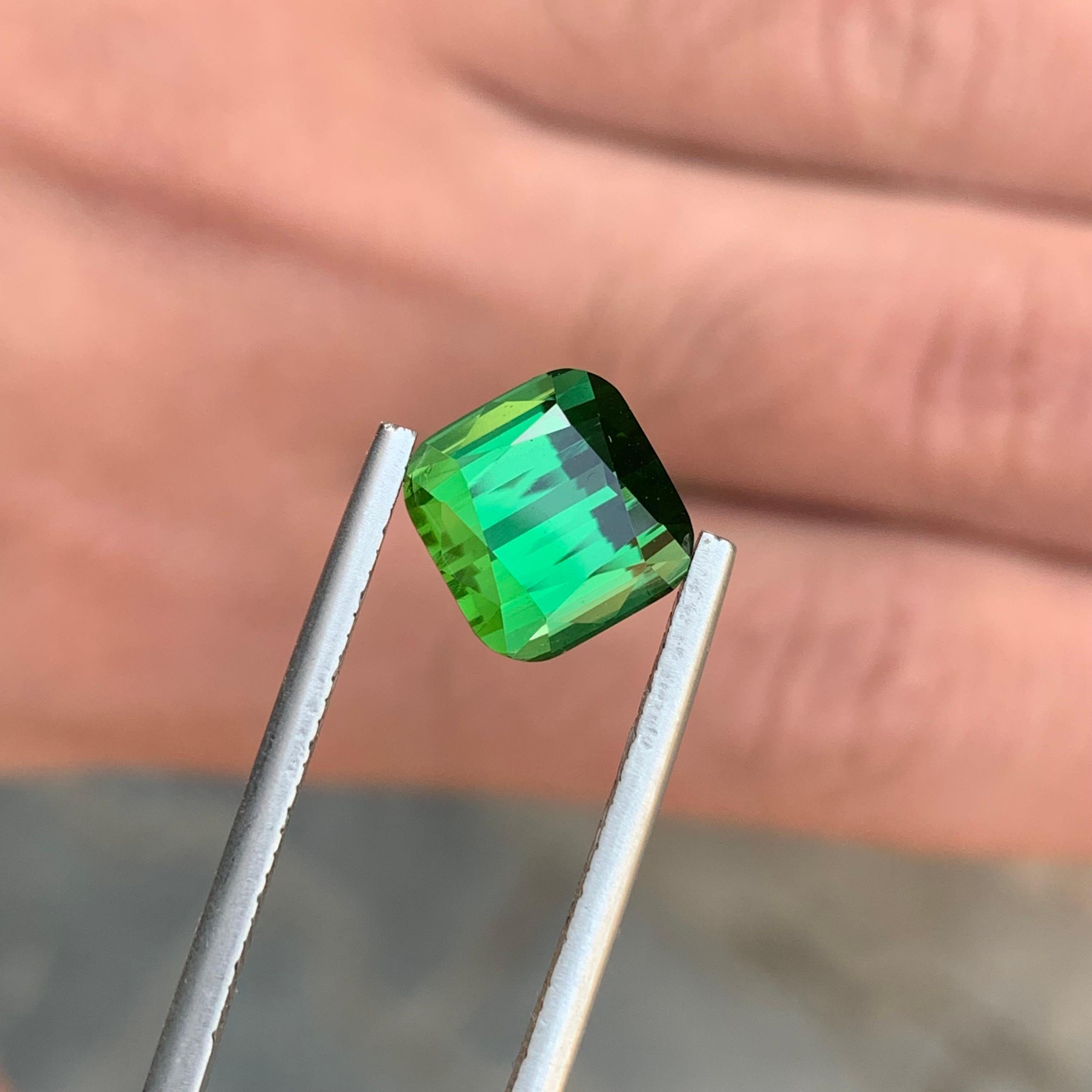 Gema natural suelta de turmalina verde de 4.35 quilates en forma de cojín en venta 8