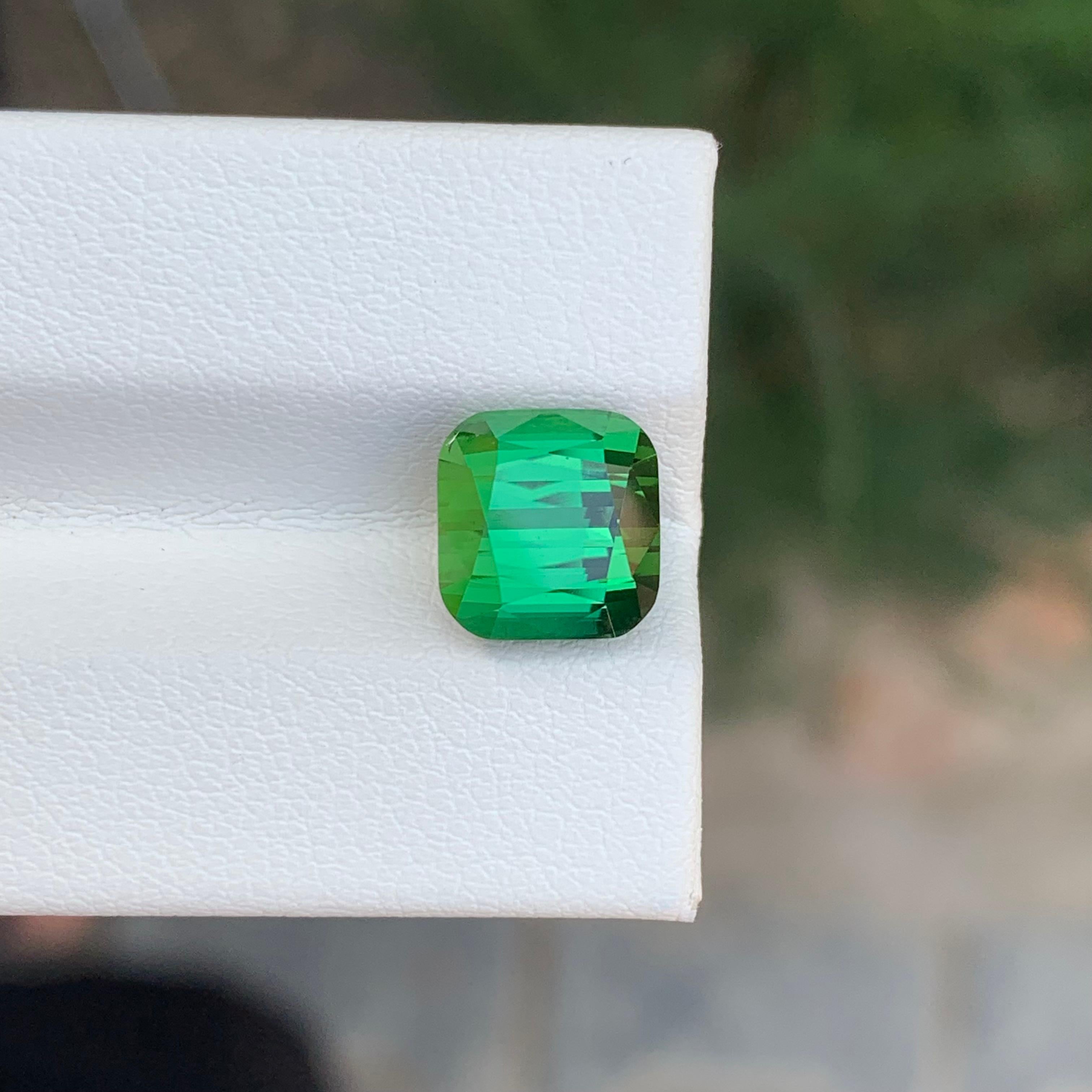 Gema natural suelta de turmalina verde de 4.35 quilates en forma de cojín en venta 9