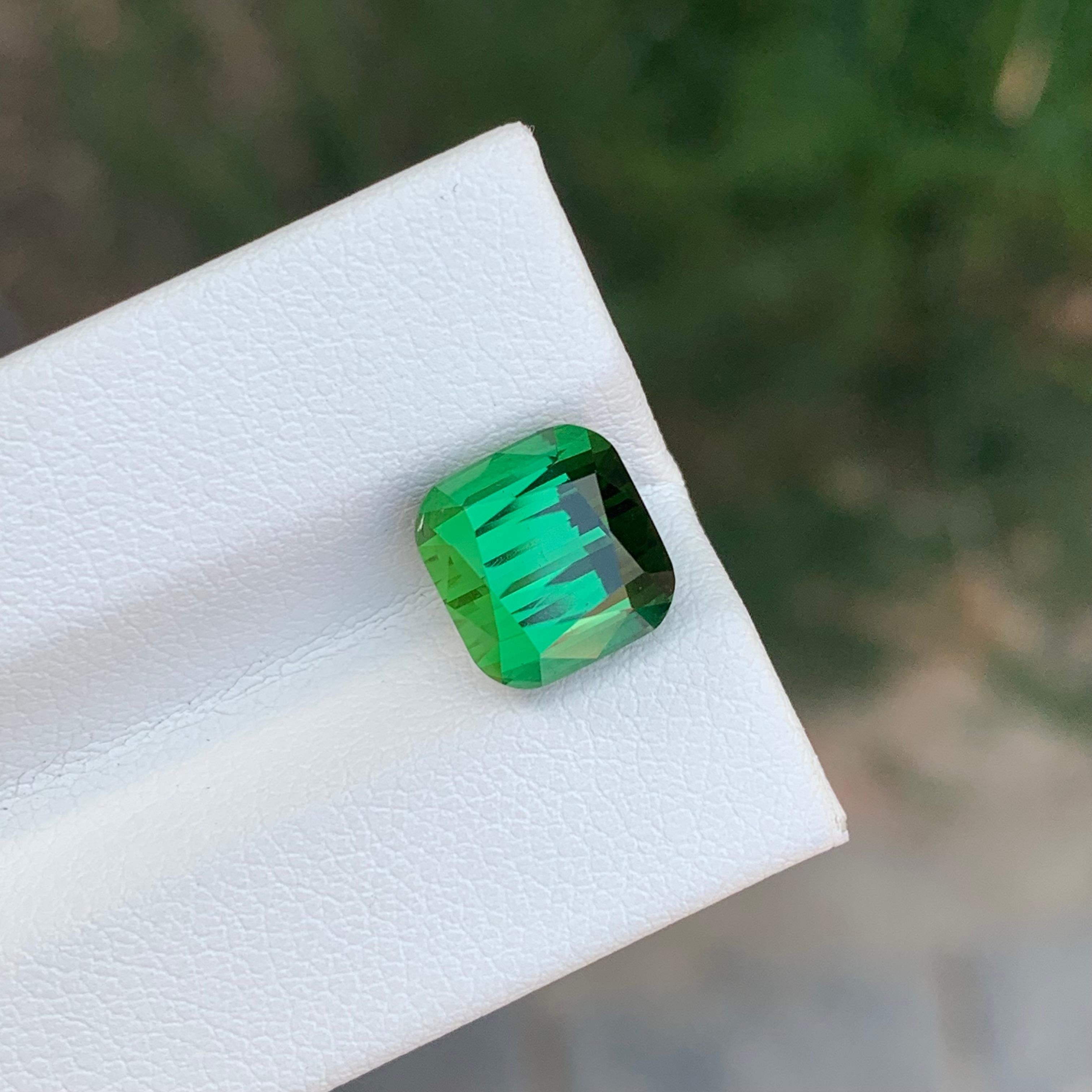 Gema natural suelta de turmalina verde de 4.35 quilates en forma de cojín Corte cojín en venta