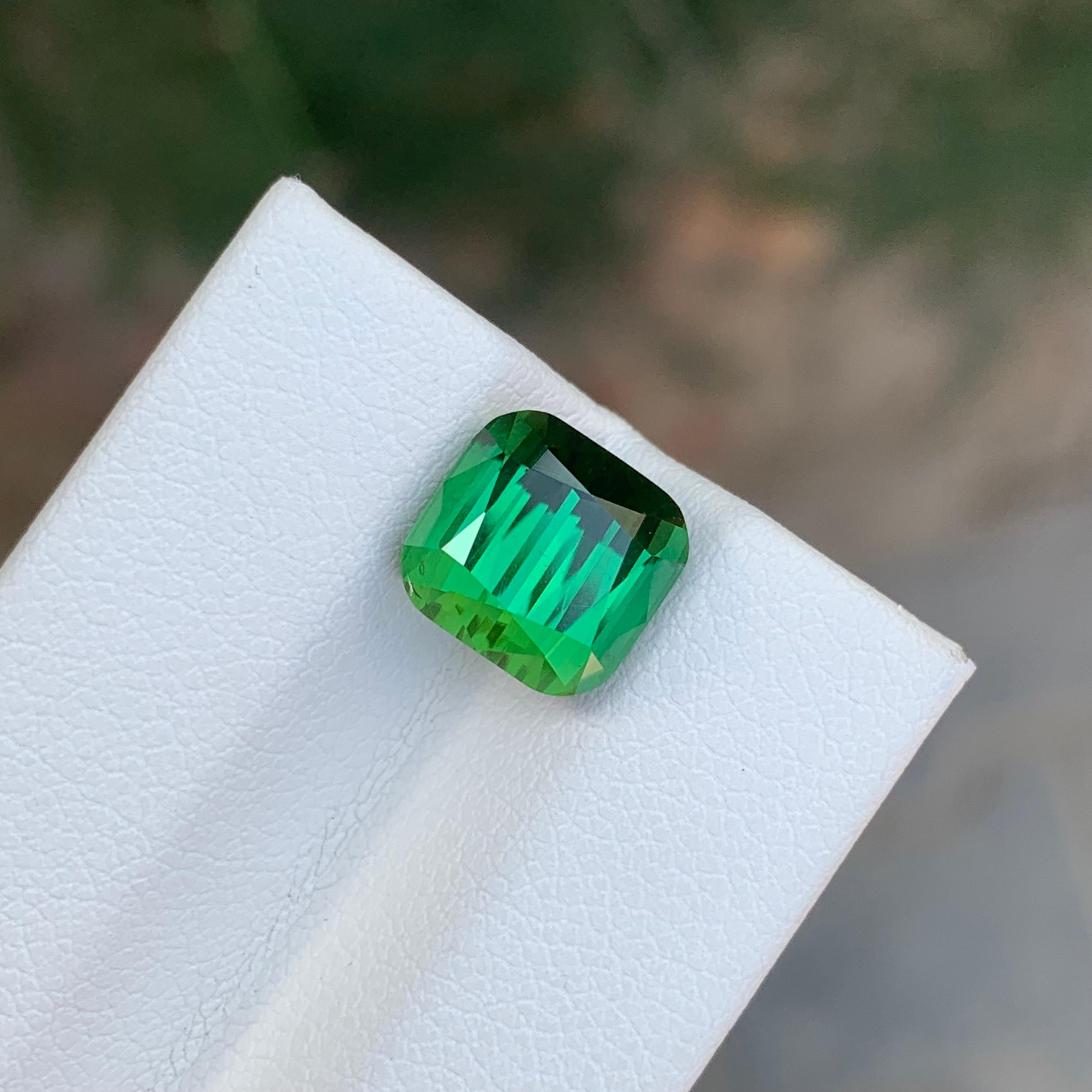 Gema natural suelta de turmalina verde de 4.35 quilates en forma de cojín en Nuevo estado para la venta en Peshawar, PK