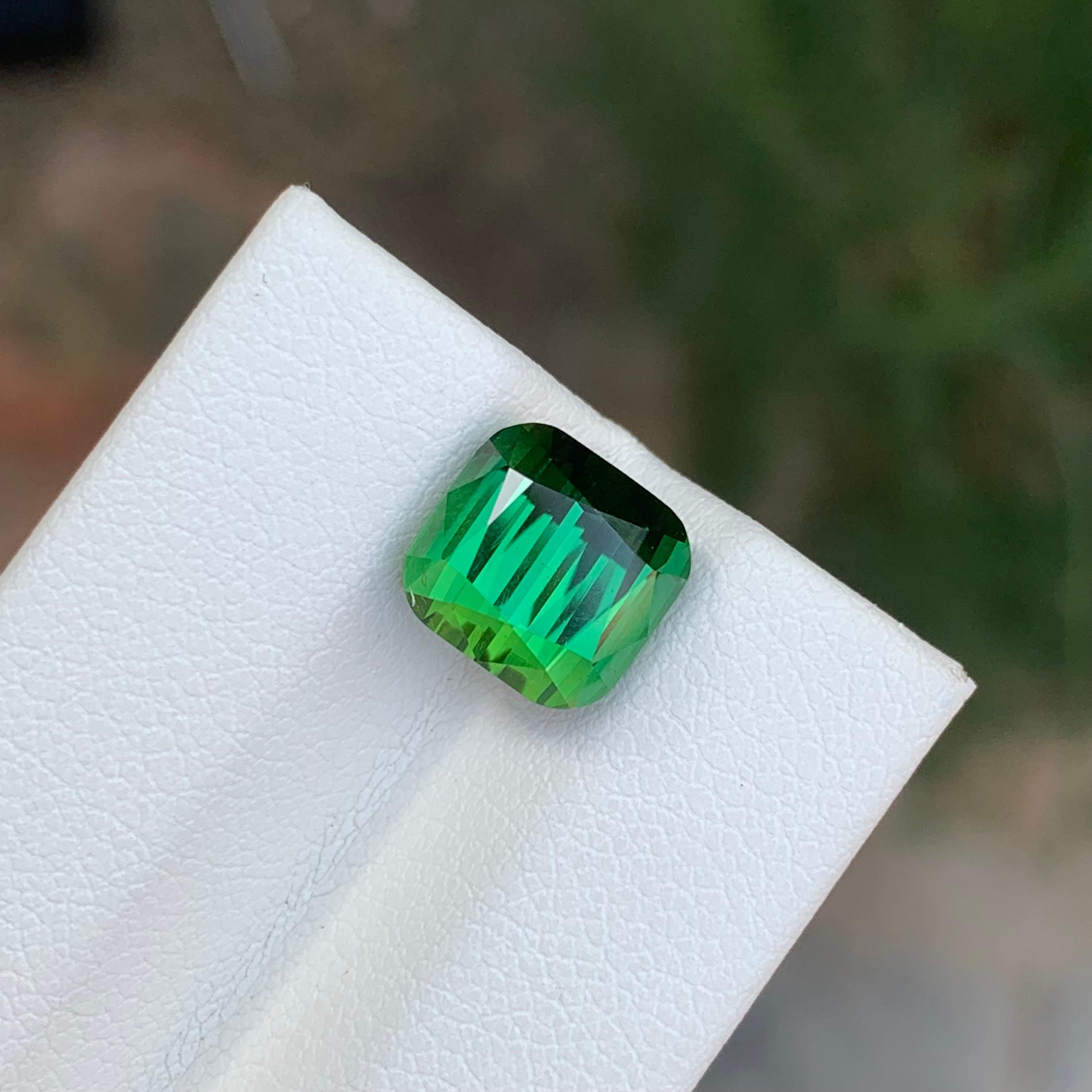 Femenino o masculino Gema natural suelta de turmalina verde de 4.35 quilates en forma de cojín en venta