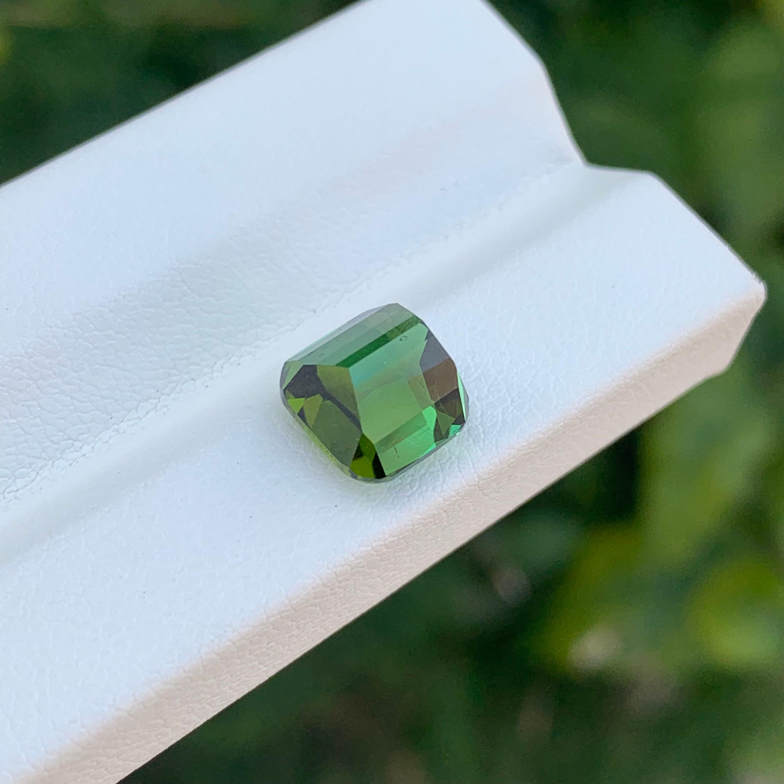 Gema natural suelta de turmalina verde de 4.35 quilates en forma de cojín en venta 3
