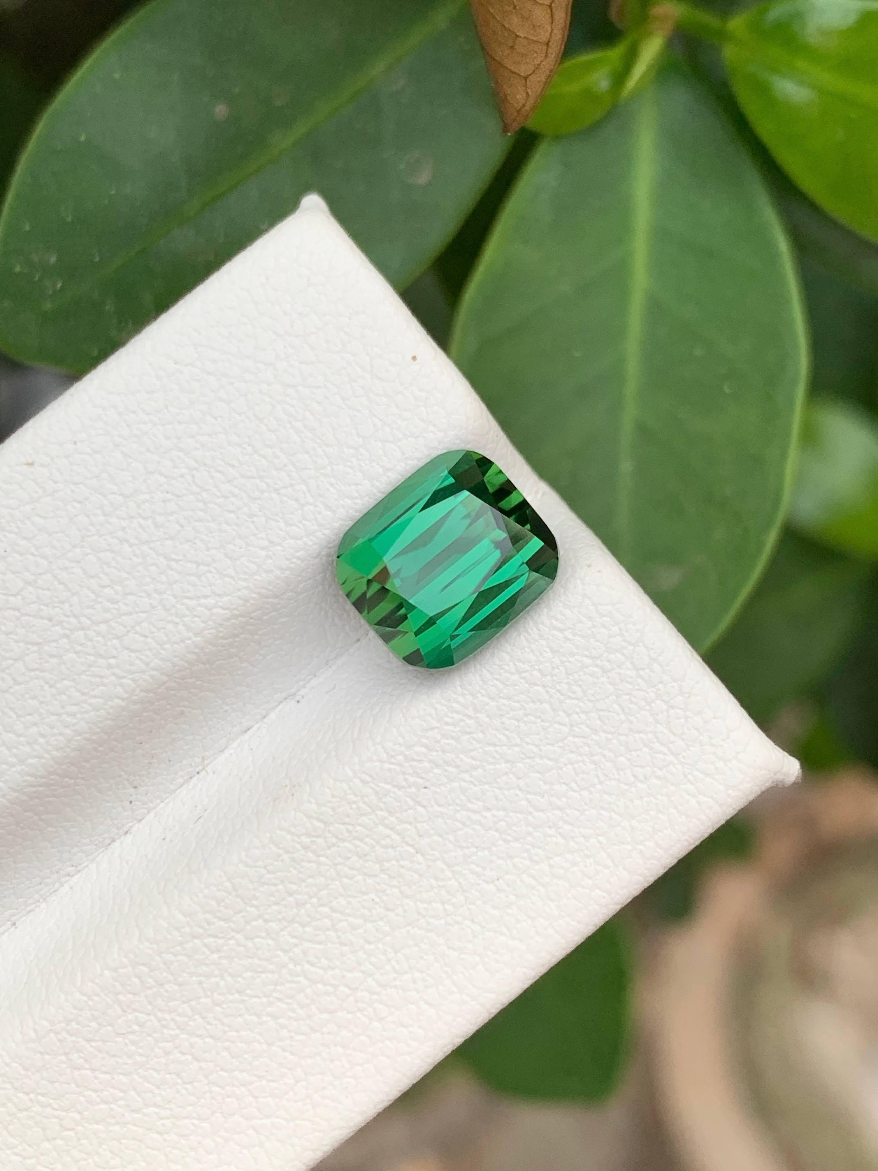 Moderne 4.35 Carat Natural Loose Greenish Blue Tourmaline Cushion Cut Afghan Gemstone (Tourmaline bleue verdâtre en vrac, taille coussin) en vente