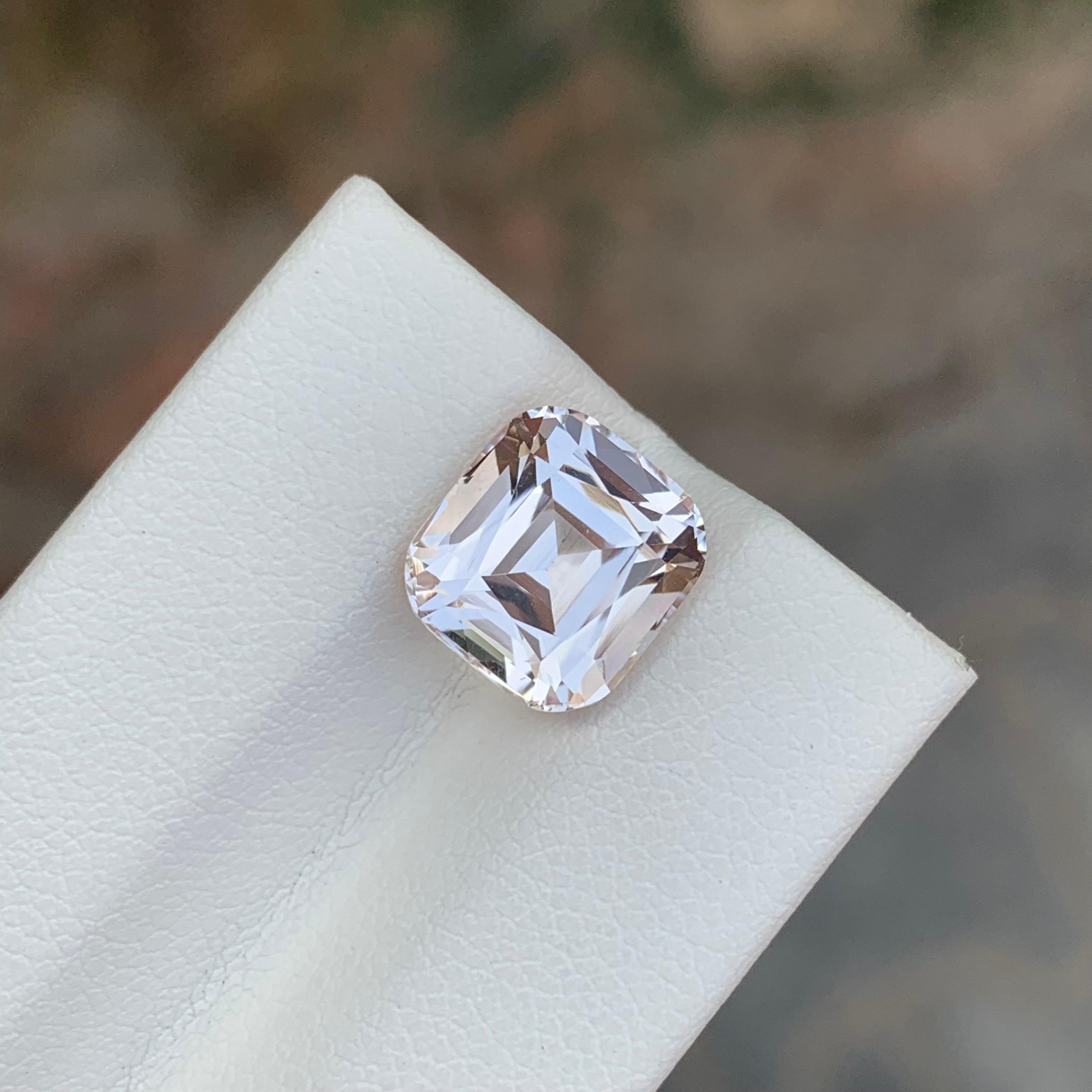 Type de pierre précieuse : Morganite

Poids : 4,35 carats
Dimensions : 9,7 x 9,1 x 7,2 mm
Origine : Afghanistan
Forme : Coupe coussin
Couleur : Doré clair
Certificat : Sur demande

La Morganite est censée apporter guérison, compassion et promesse à