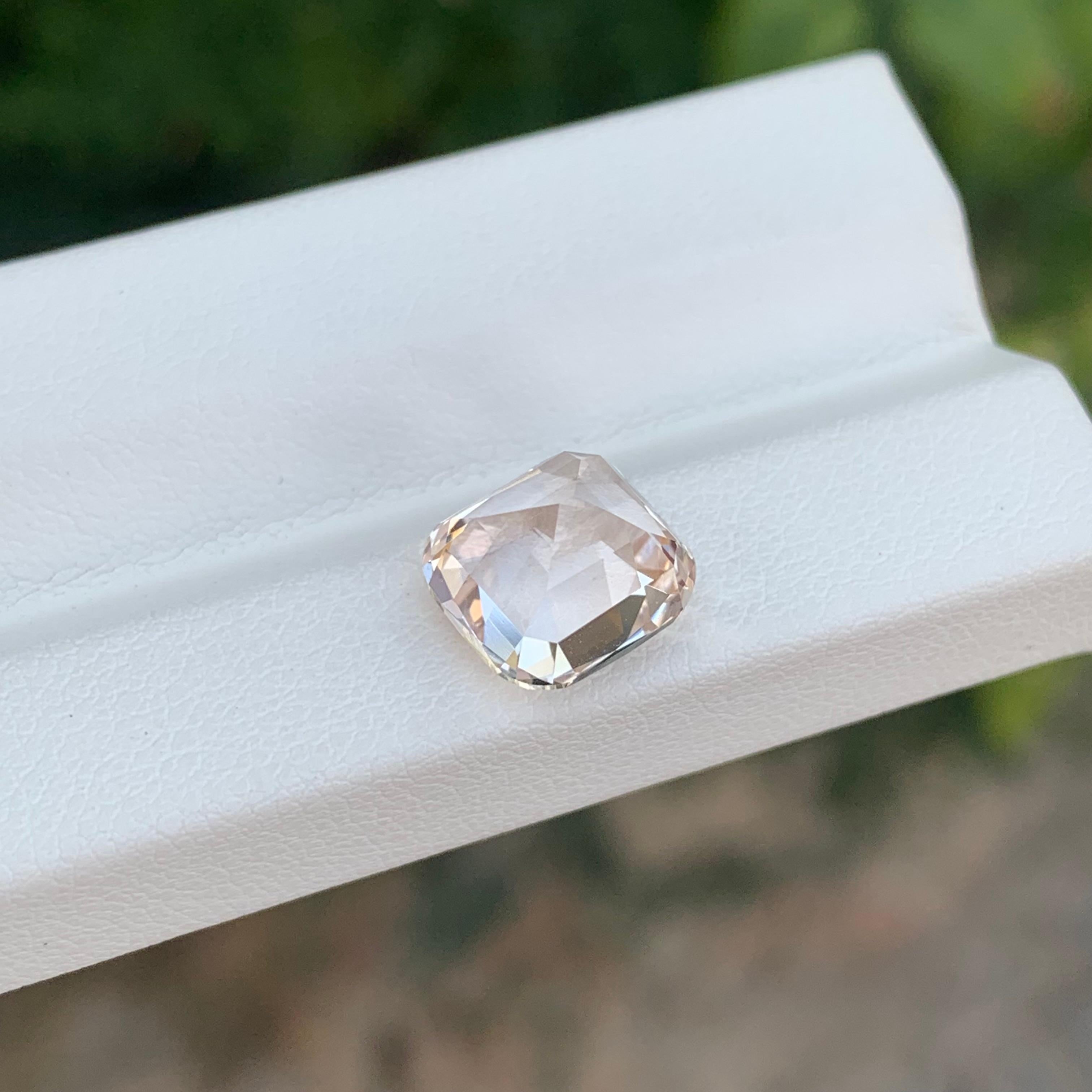 Morganite naturelle taille coussin dorée claire de 4,35 carats Neuf - En vente à Peshawar, PK
