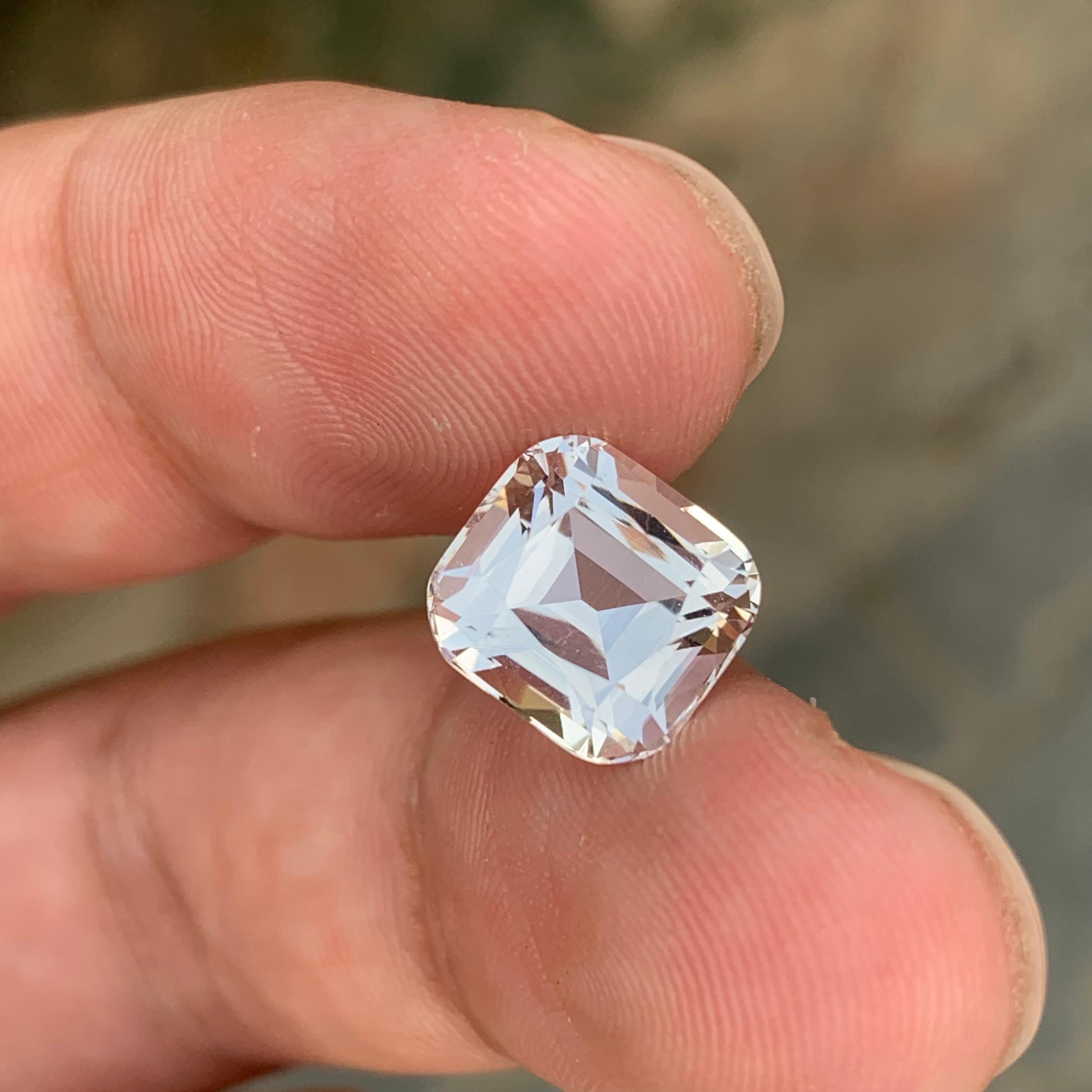 Morganite naturelle taille coussin dorée claire de 4,35 carats en vente 3