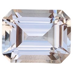 Pierre précieuse naturelle Morganite dorée claire de 4,35 carats en forme d'émeraude