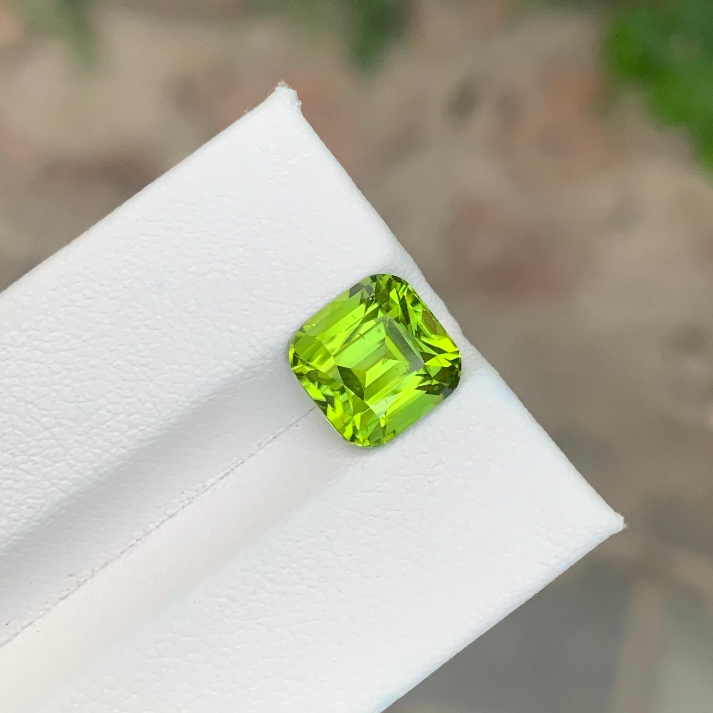 4.35 Karat natürlicher loser Peridot Cushion Shape Edelstein im Angebot 4
