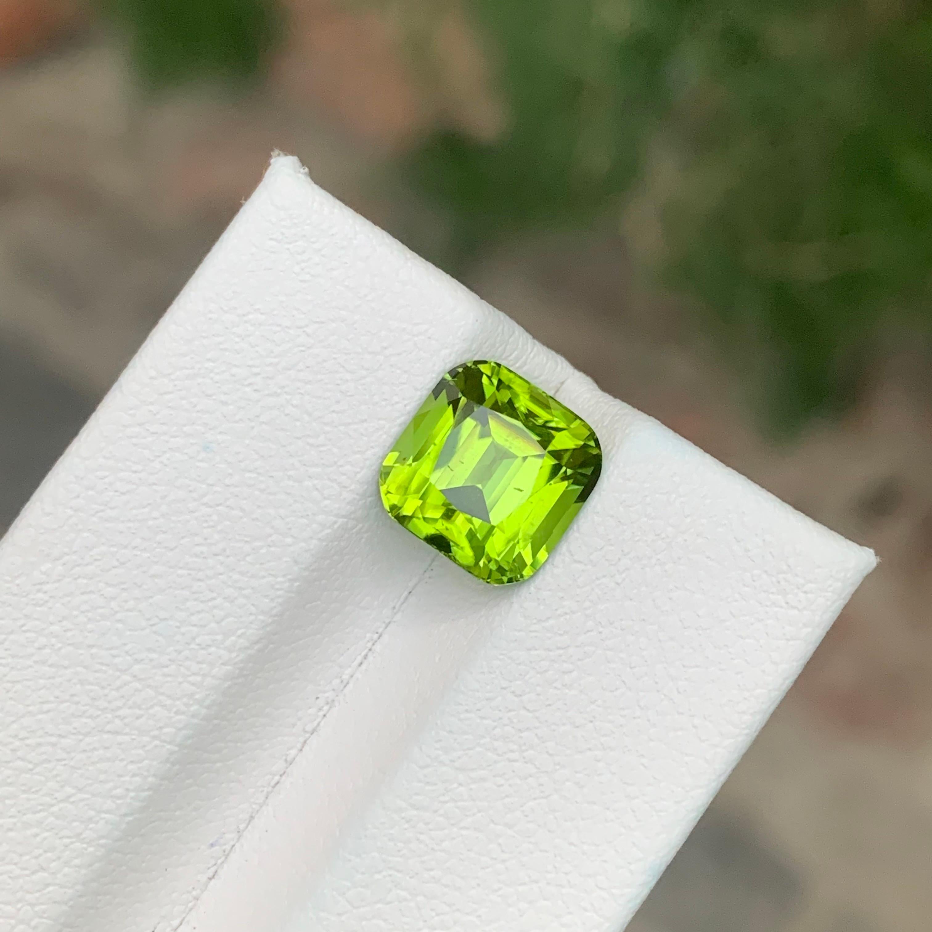 4.35 Karat natürlicher loser Peridot Cushion Shape Edelstein im Angebot 5