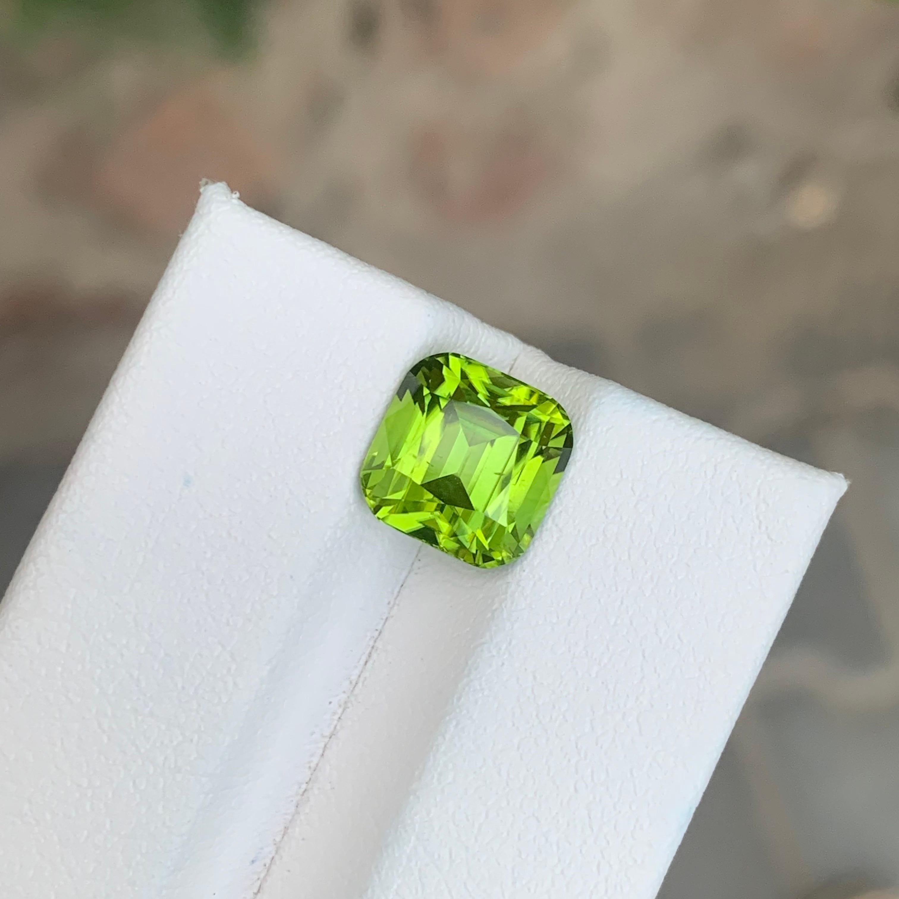 4.35 Karat natürlicher loser Peridot Cushion Shape Edelstein im Angebot 7