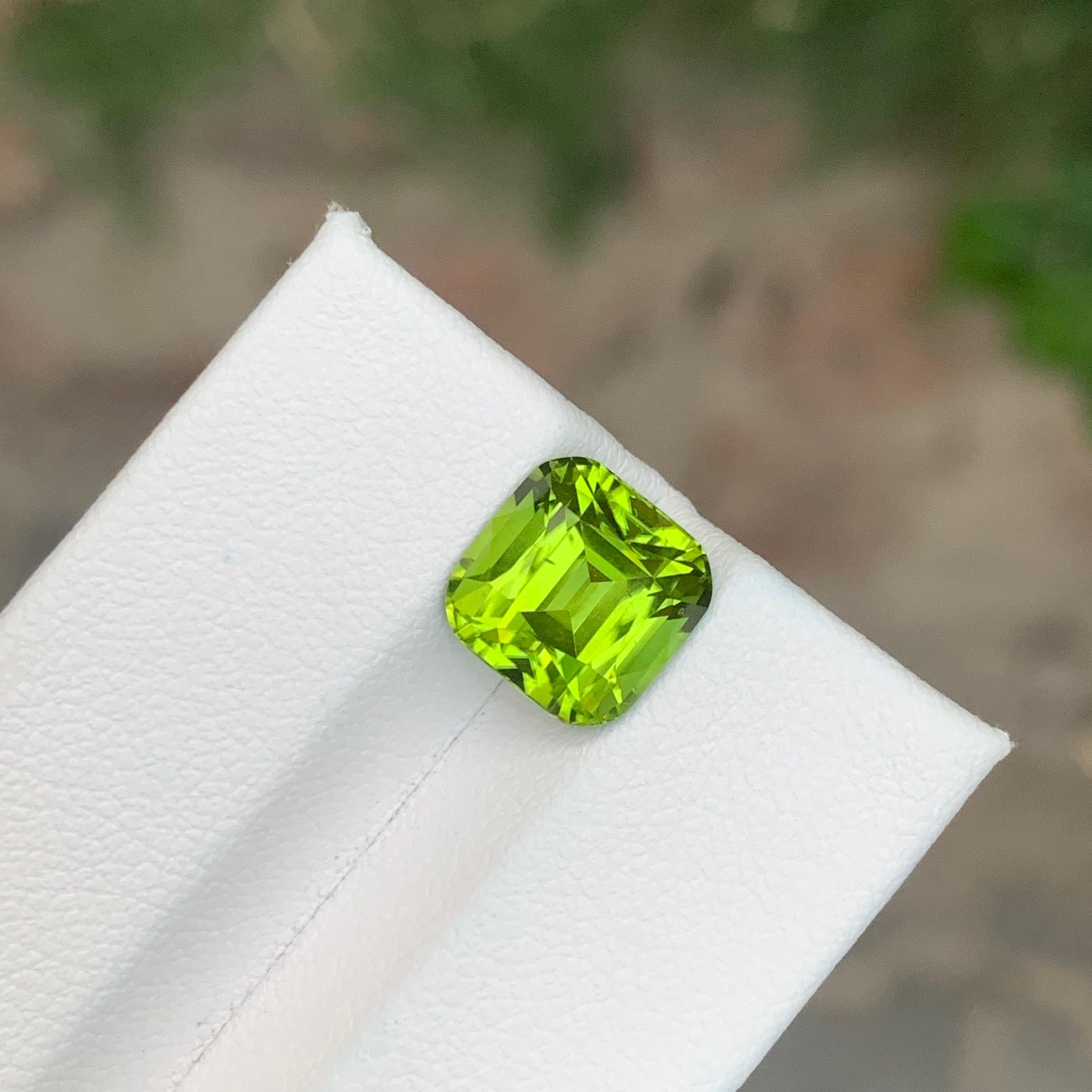 4.35 Karat natürlicher loser Peridot Cushion Shape Edelstein (Arts and Crafts) im Angebot