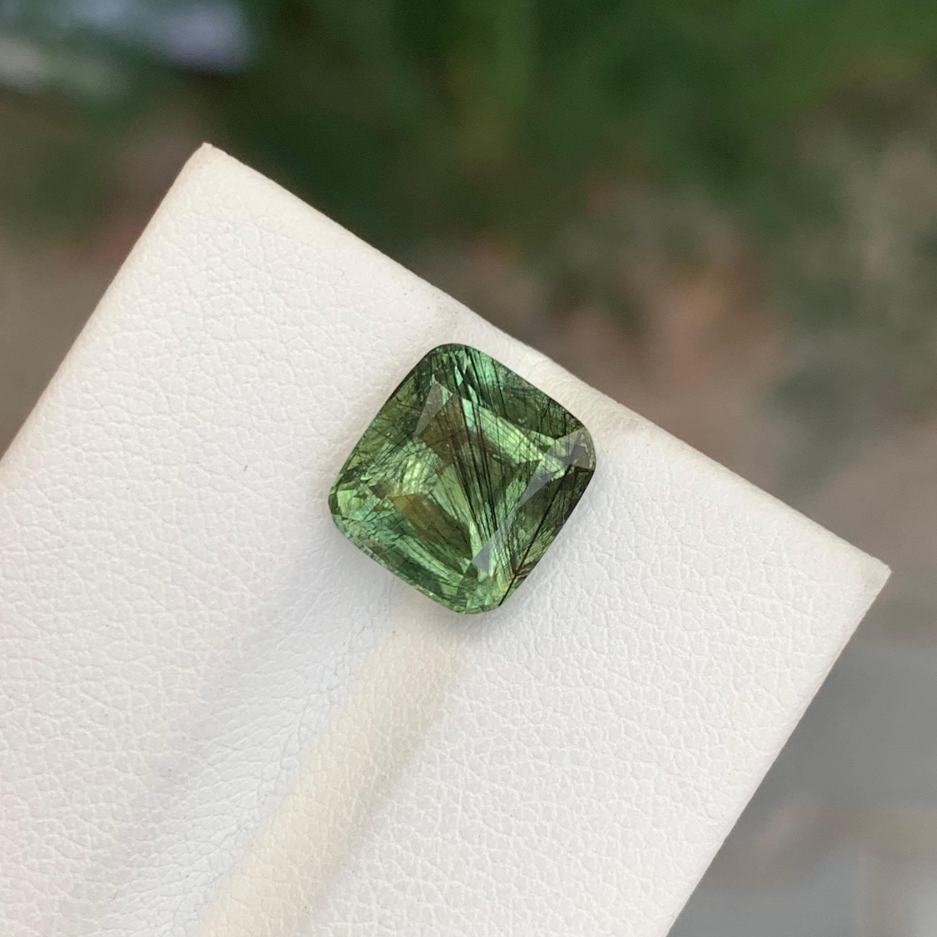 Rutile en vrac Péridot 

Poids : 4,35 carats
Dimension : 9,6 x 8,9 x 6,2 mm 
Origine : Vallée de Supat, Pakistan
Forme : Coussin
Couleur : Vert
Traitement : Non

Le péridot pakistanais est une variété étonnante de la pierre précieuse verte péridot,