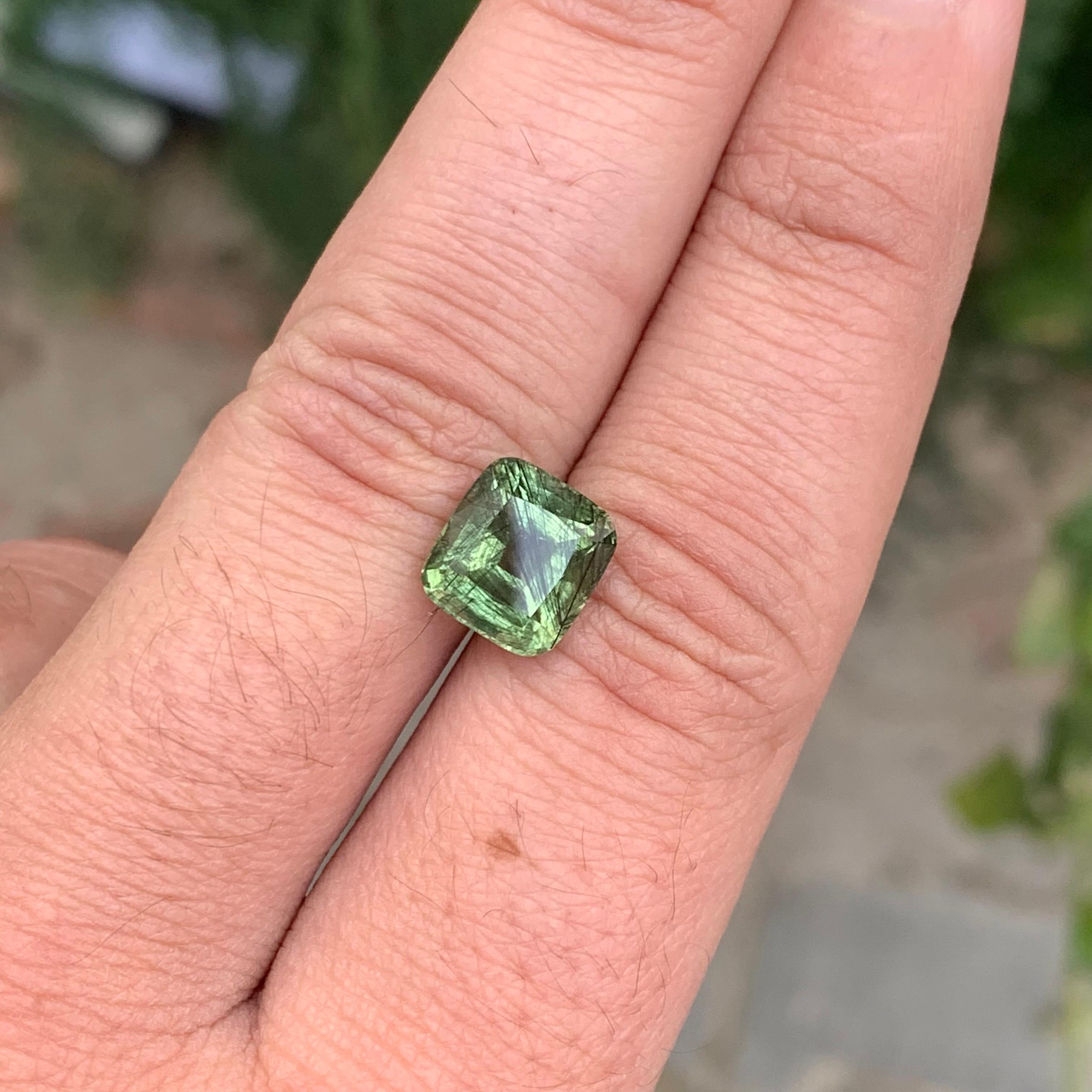 4.35 Carat Natural Loose Rutile Peridot Cushion Shape Gemstone (pierre précieuse en forme de coussin) en vente 1