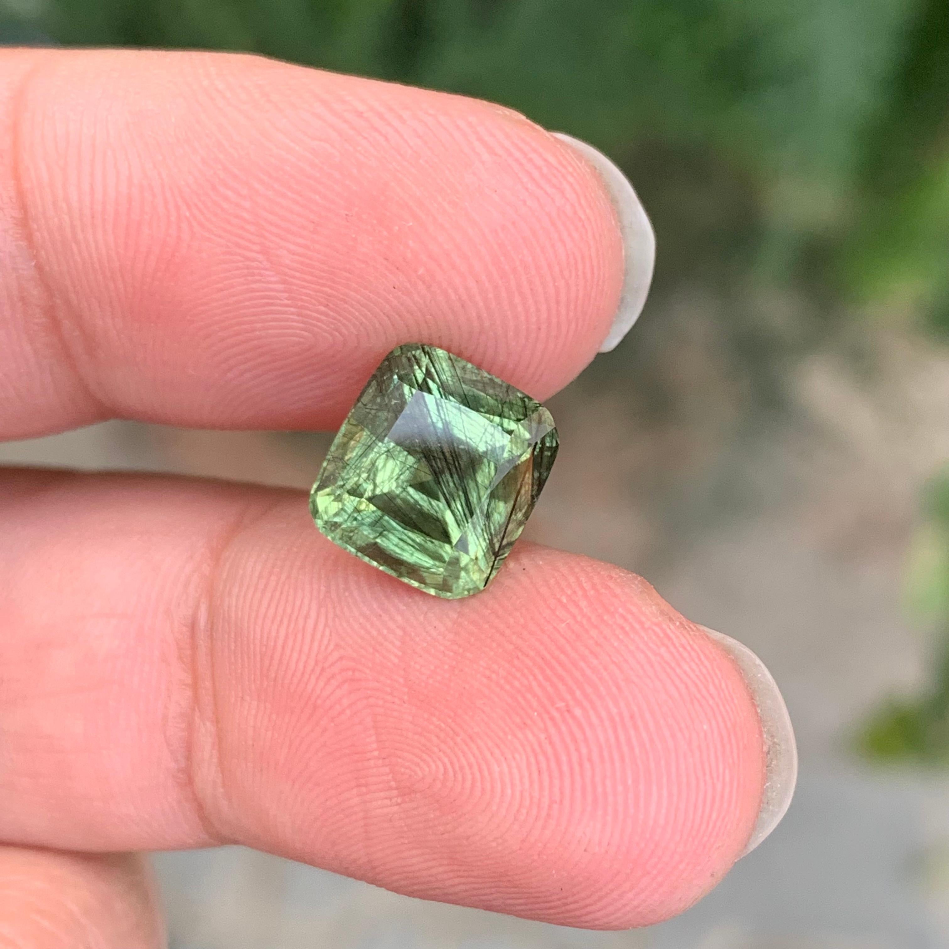 4.35 Carat Natural Loose Rutile Peridot Cushion Shape Gemstone (pierre précieuse en forme de coussin) en vente 2