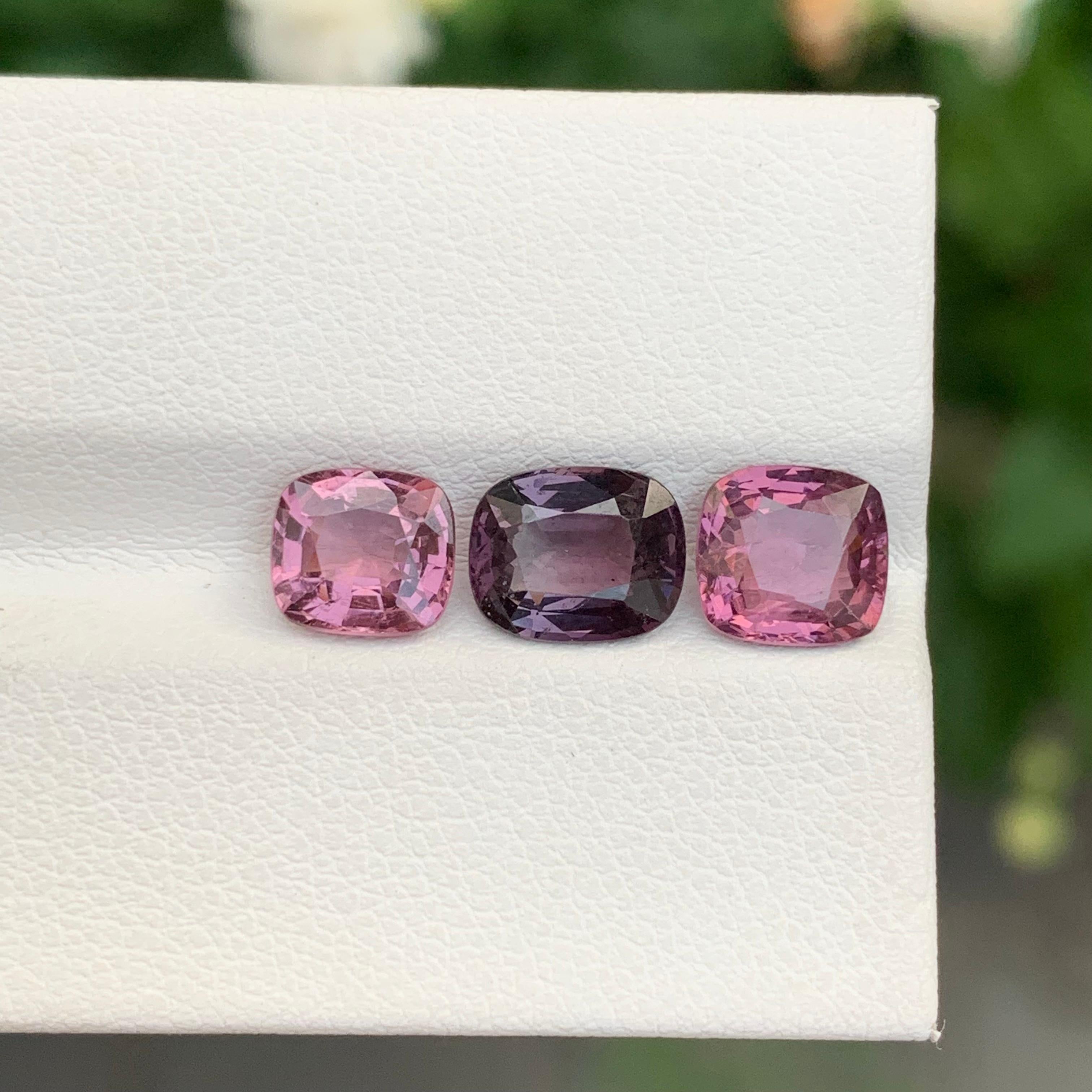 Facettierter Spinell Los 

Gewicht : 4,35 Karat
Größen: 1,25 bis 1,70 Karat
Behandlung: Nicht
Form : Kissen

Spinell ist ein fesselnder Edelstein, der für seine brillanten Farben und seine außergewöhnliche Klarheit geschätzt wird. Spinell kommt in