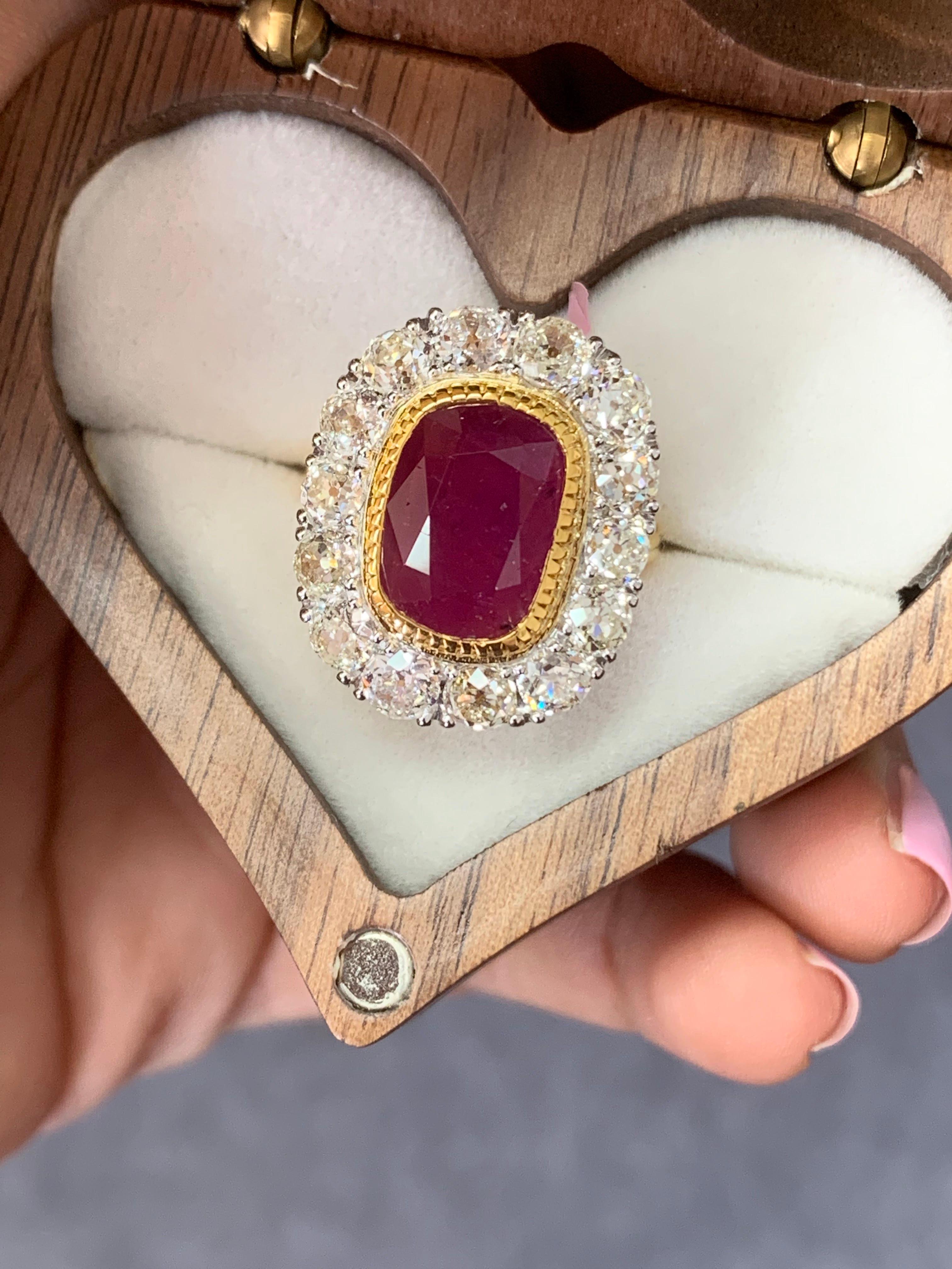 Un-Heated Art Deco 4.35 Carat Ruby Ring with Authentic Old Cut Diamonds 18k Gold For Sale 3