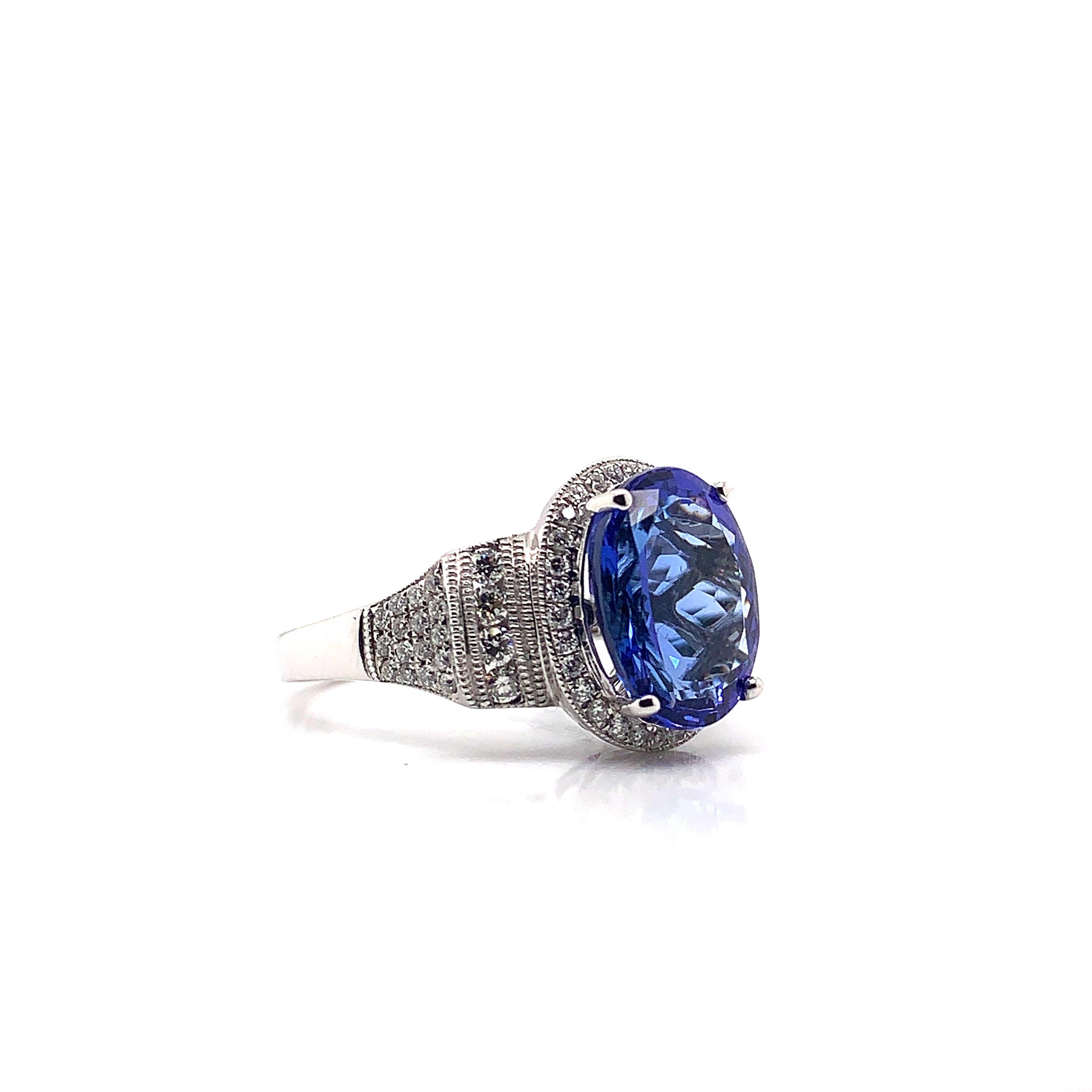 Taille ovale Sunita Nahata tanzanite 4.35 carats. Bague fantaisie en or blanc 18 carats avec diamants en vente
