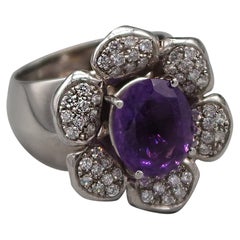 4.35 Carats Amethyst and Diamonds on an 18 Karat White Gold Cocktail Ring 4.35 Carats Amethyst and Diamonds on an 18 Karat White Gold Cocktail Ring