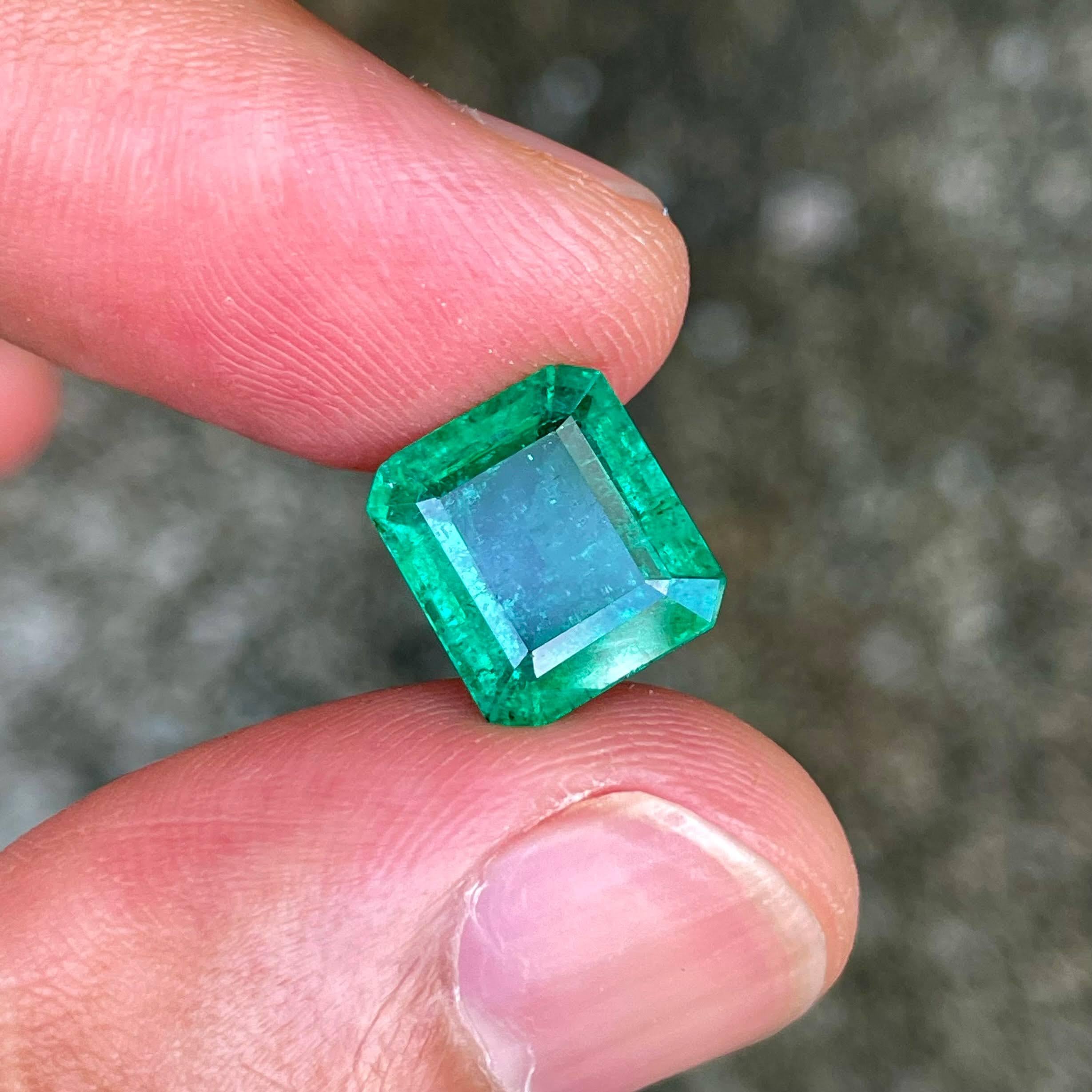 4.35 Karat Smaragdstein Smaragdschliff Natürlicher Edelstein aus Sambia im Zustand „Neu“ im Angebot in Bangkok, TH