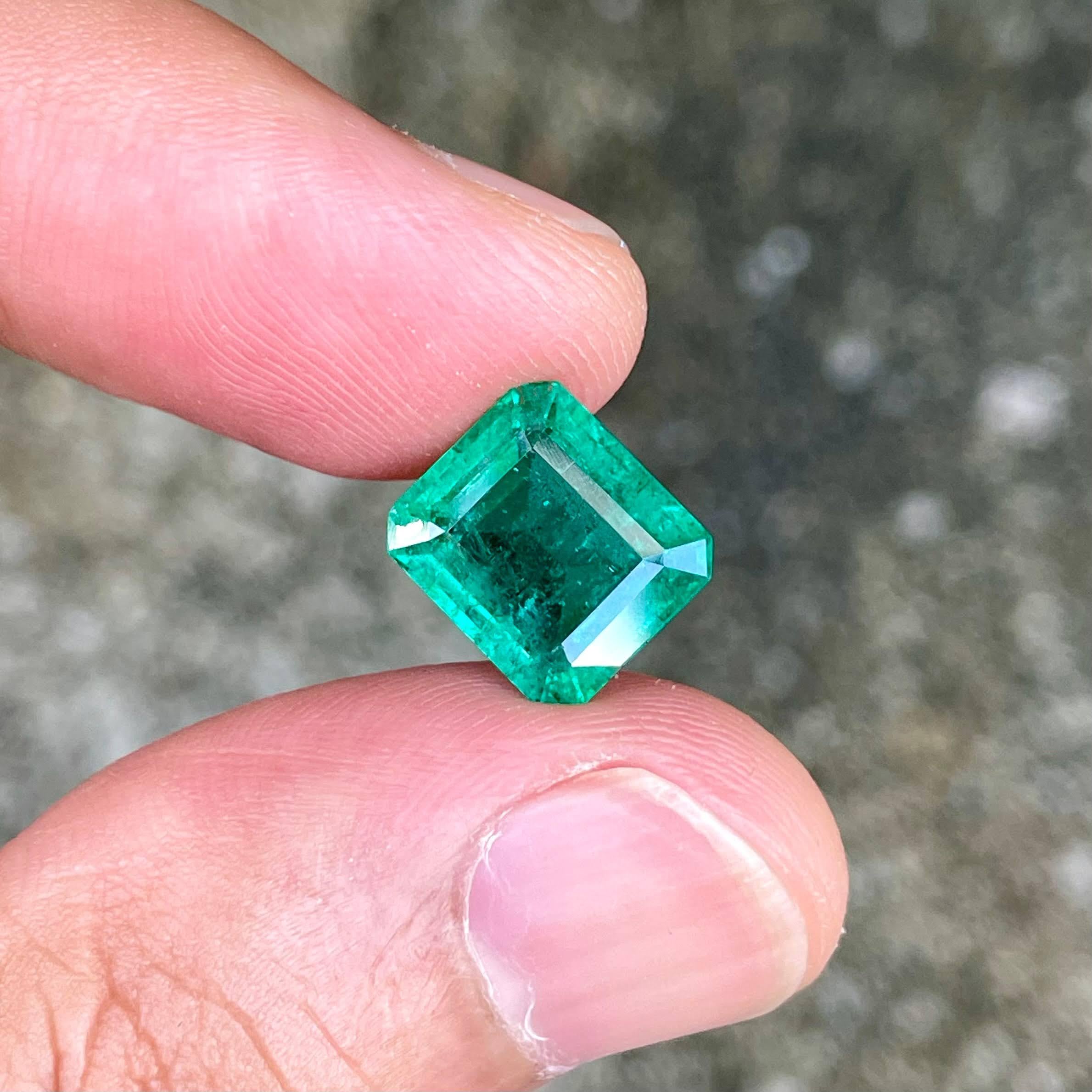 4.35 Karat Smaragdstein Smaragdschliff Natürlicher Edelstein aus Sambia für Damen oder Herren im Angebot