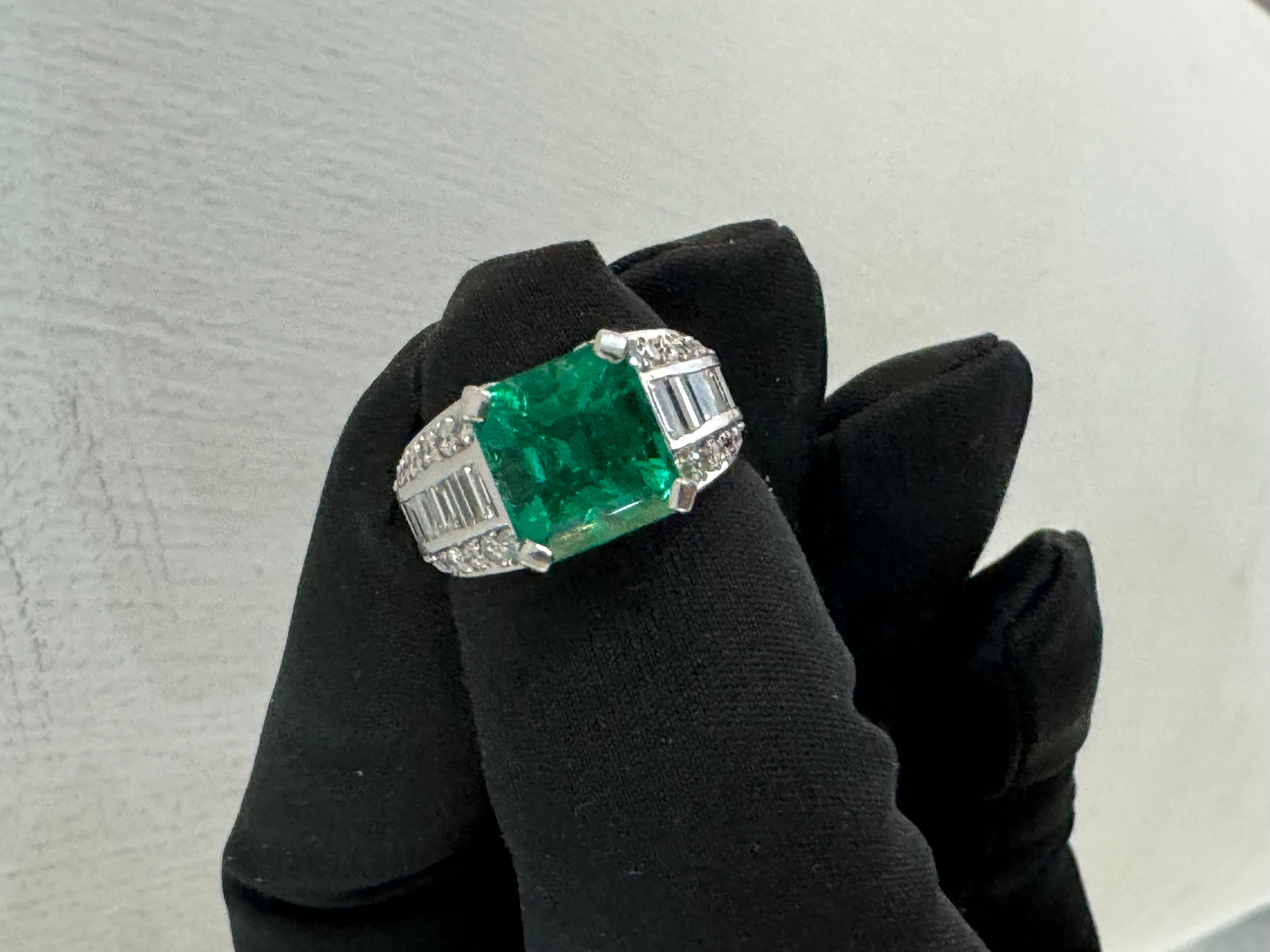 4.35crt Colombian Emerald and diamond Ring- Vivid Green  For Sale 4
