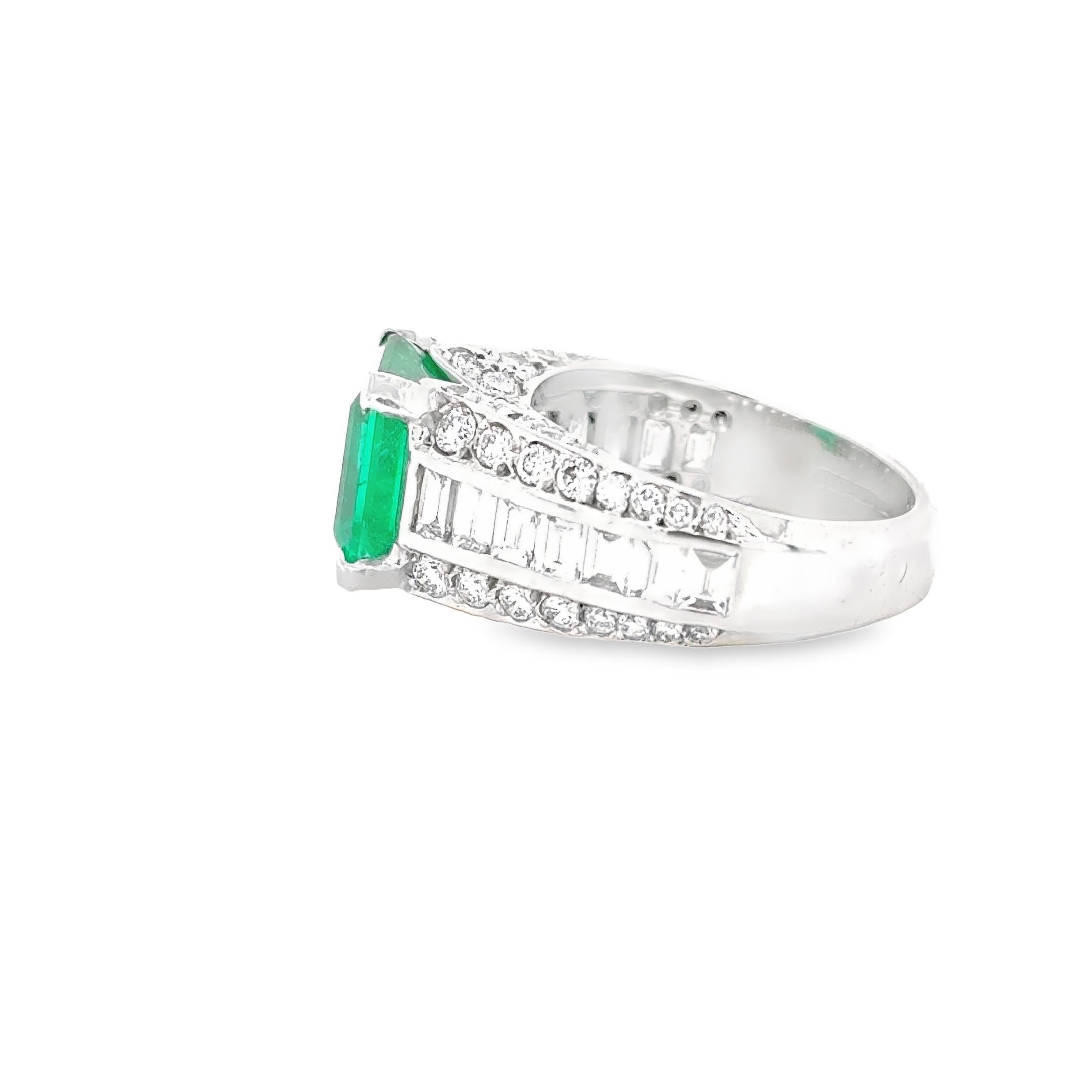 Contemporary 4.35crt Colombian Emerald and diamond Ring- Vivid Green  For Sale