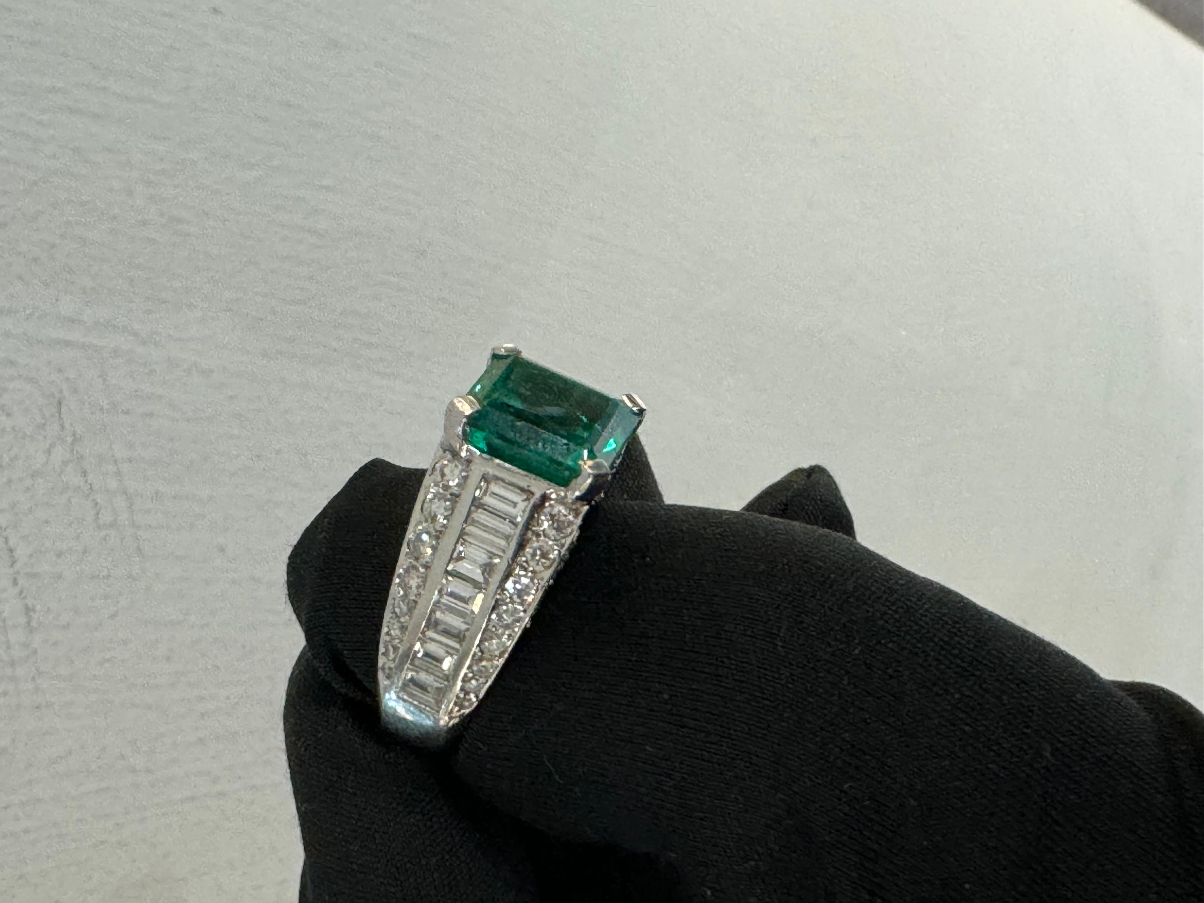 4.35crt Colombian Emerald and diamond Ring- Vivid Green  For Sale 1