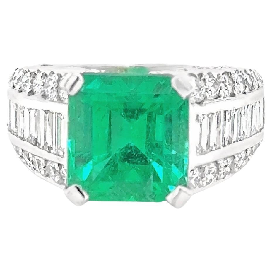 4.35crt Colombian Emerald and diamond Ring- Vivid Green  For Sale