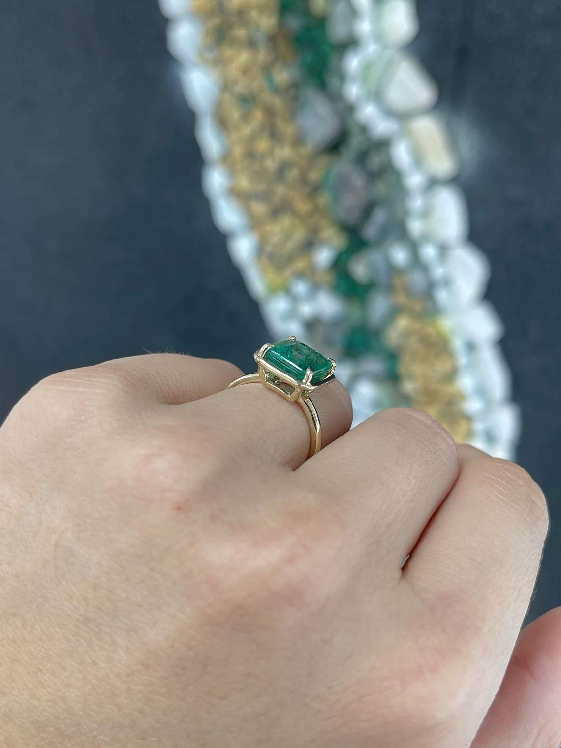 4.35ct 14K Natural Mossy Green Emerald Cut Emerald 4 Prong Set Solitaire Ring Neuf - En vente à Jupiter, FL