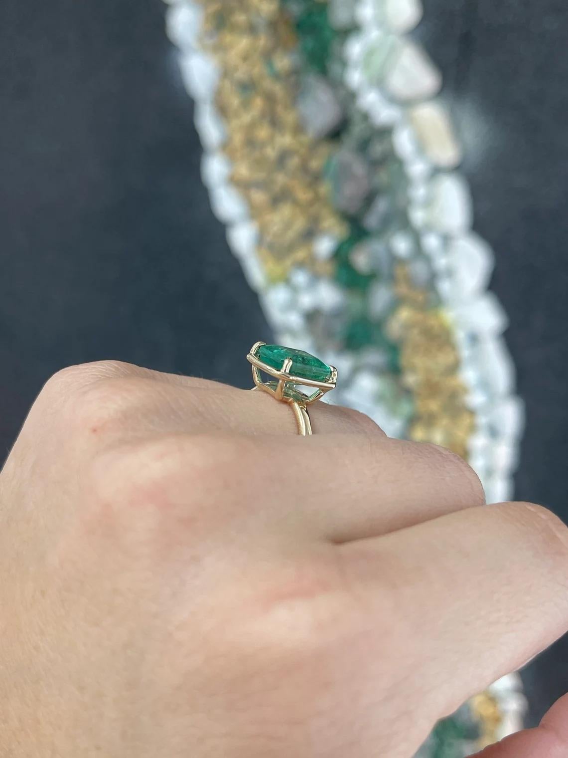 4.35ct 14K Natural Mossy Green Emerald Cut Emerald 4 Prong Set Solitaire Ring Pour femmes en vente