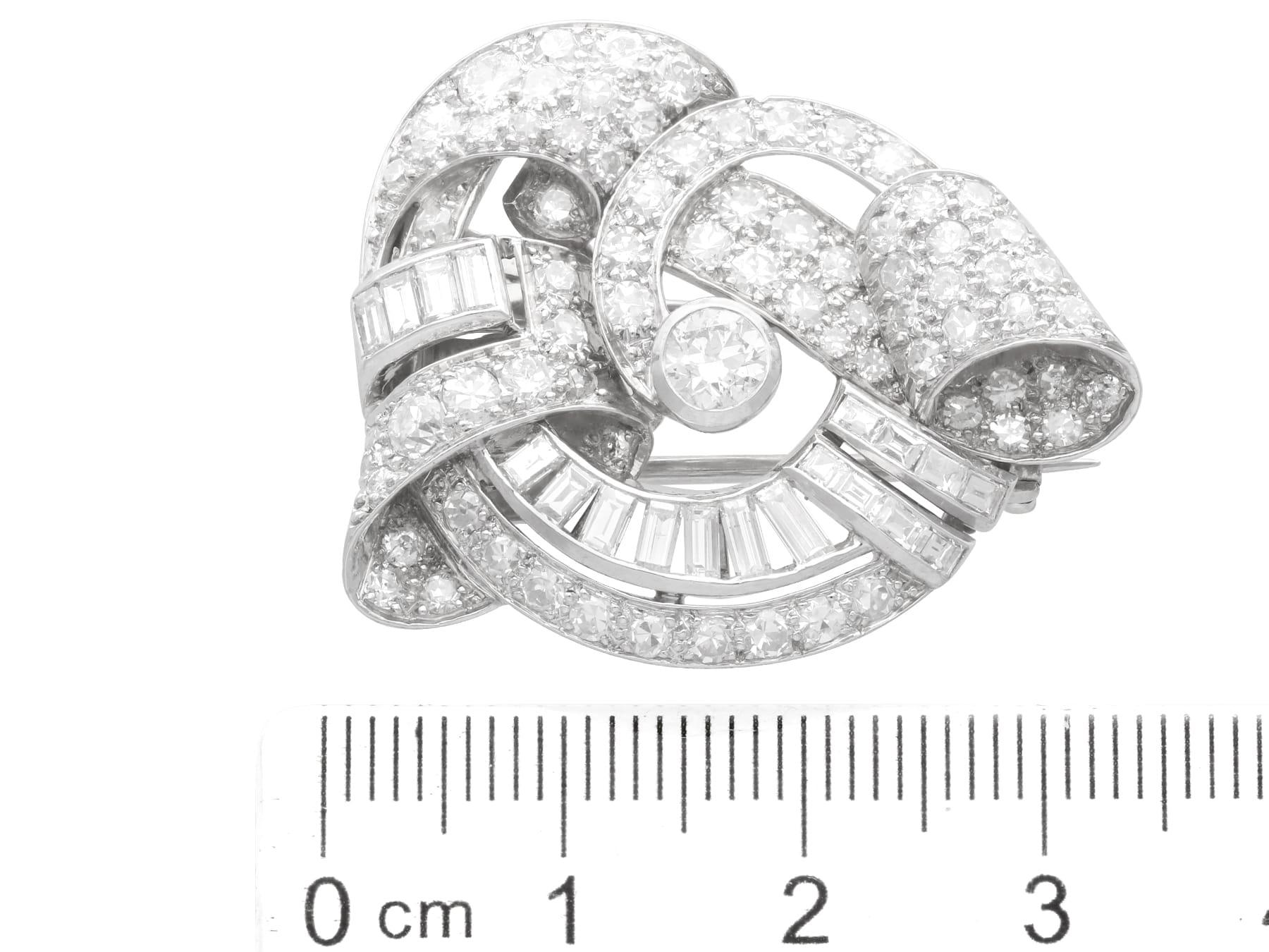 Broche de clip de diamantes y platino de 4,35 ct - Art Déco - Antiguo Circa 1935 en venta 4