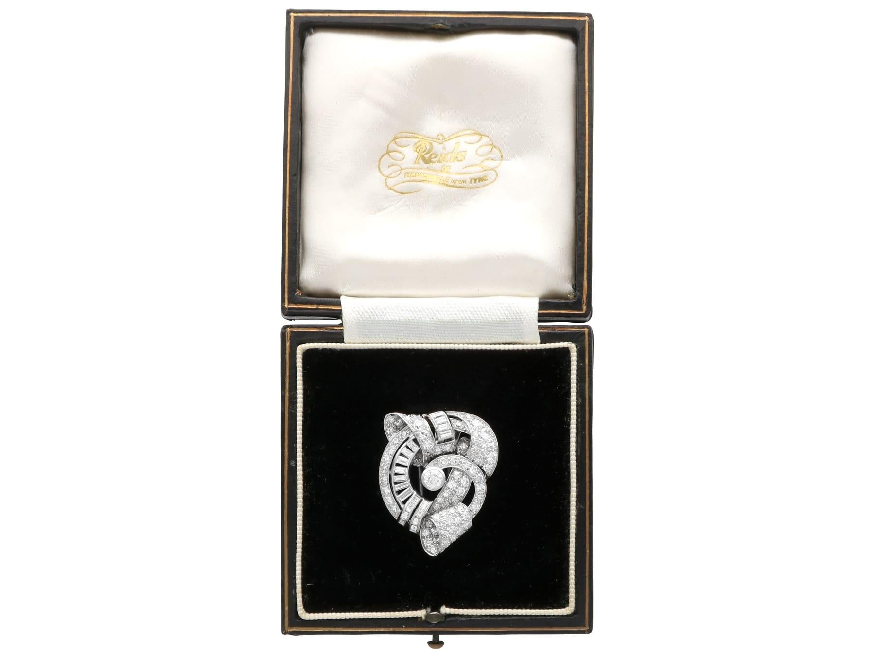 Broche de clip de diamantes y platino de 4,35 ct - Art Déco - Antiguo Circa 1935 en venta 5