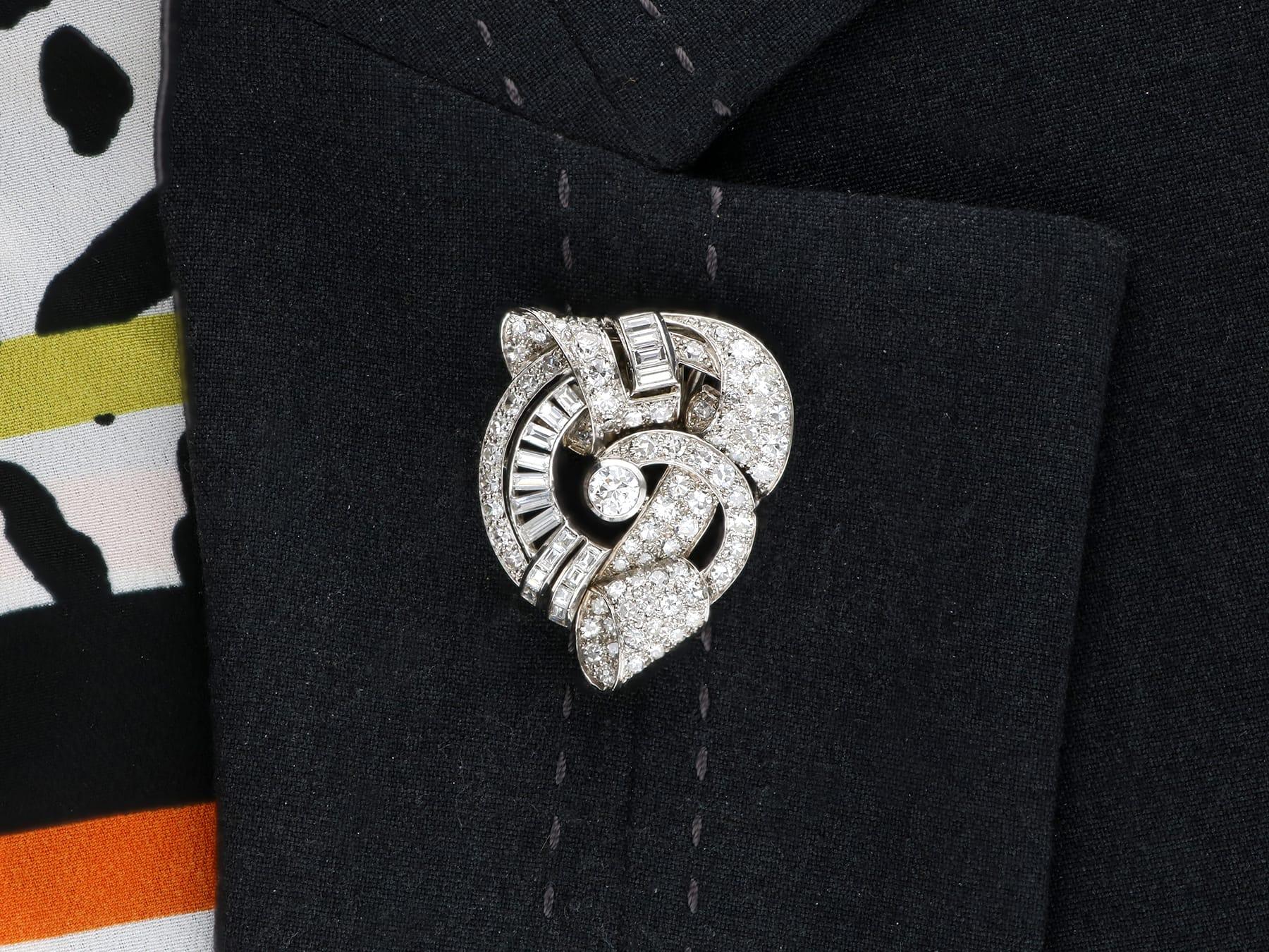 Broche de clip de diamantes y platino de 4,35 ct - Art Déco - Antiguo Circa 1935 en venta 8