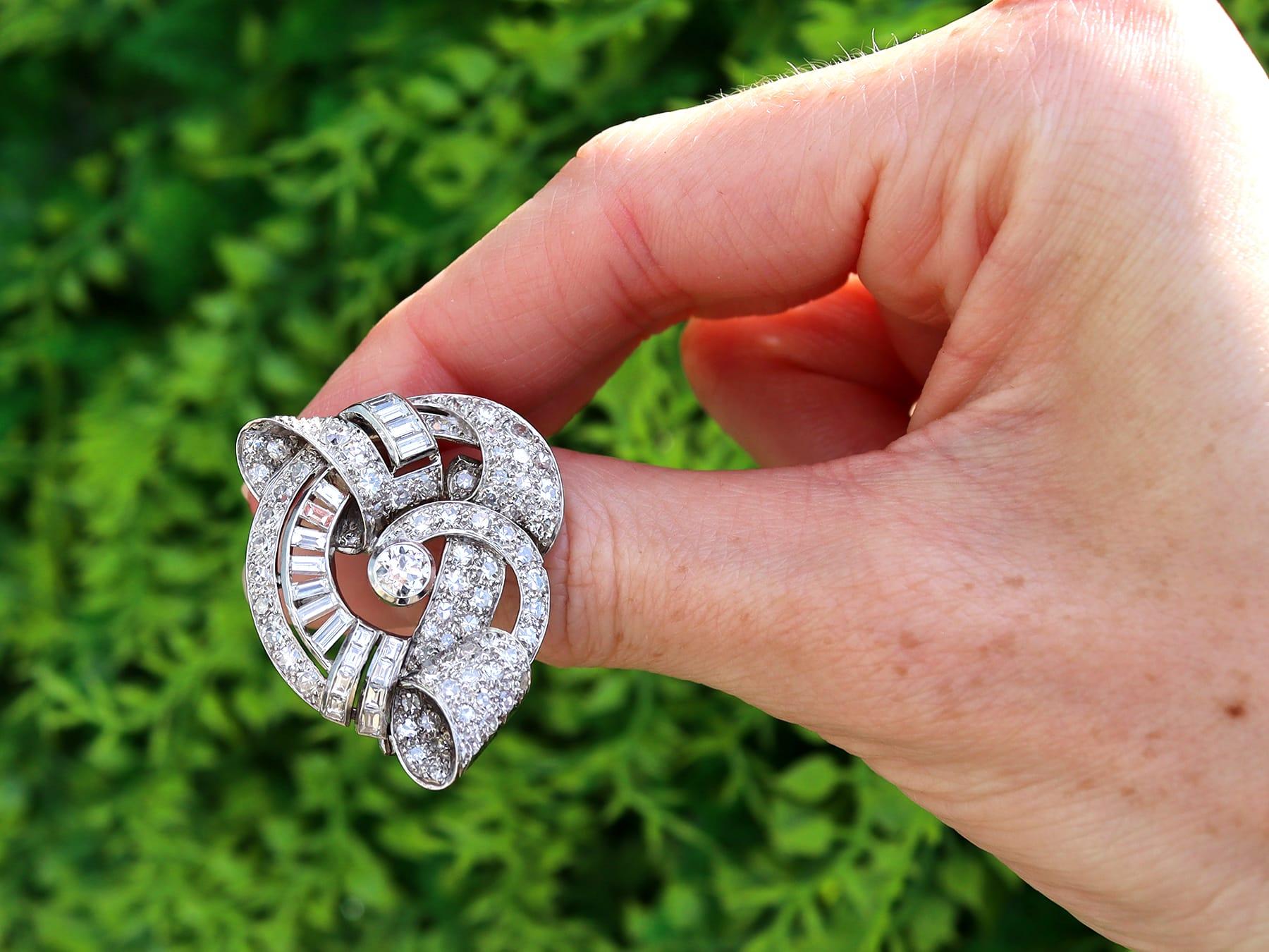 Broche de clip de diamantes y platino de 4,35 ct - Art Déco - Antiguo Circa 1935 Art Decó en venta