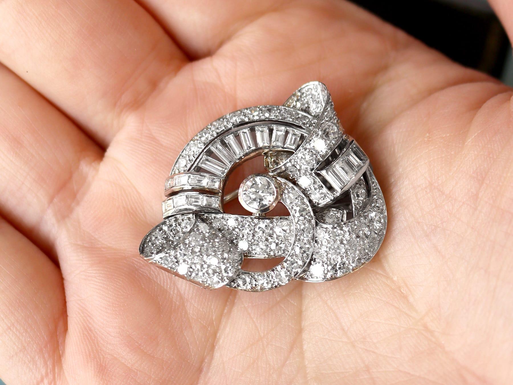 Broche de clip de diamantes y platino de 4,35 ct - Art Déco - Antiguo Circa 1935 Corte europeo antiguo en venta